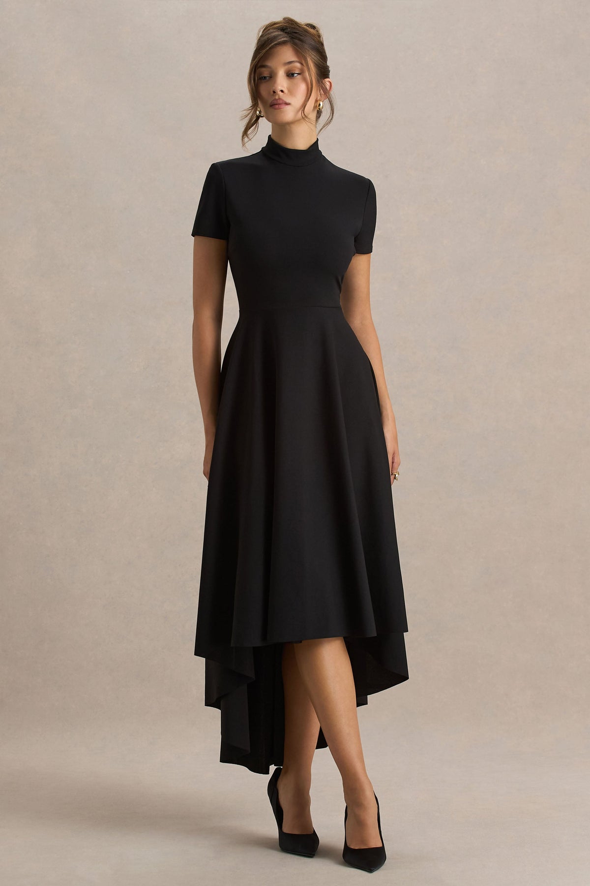 Bellona | Vestido Midi Negro De Cuello Alto Con Bajo Asimétrico