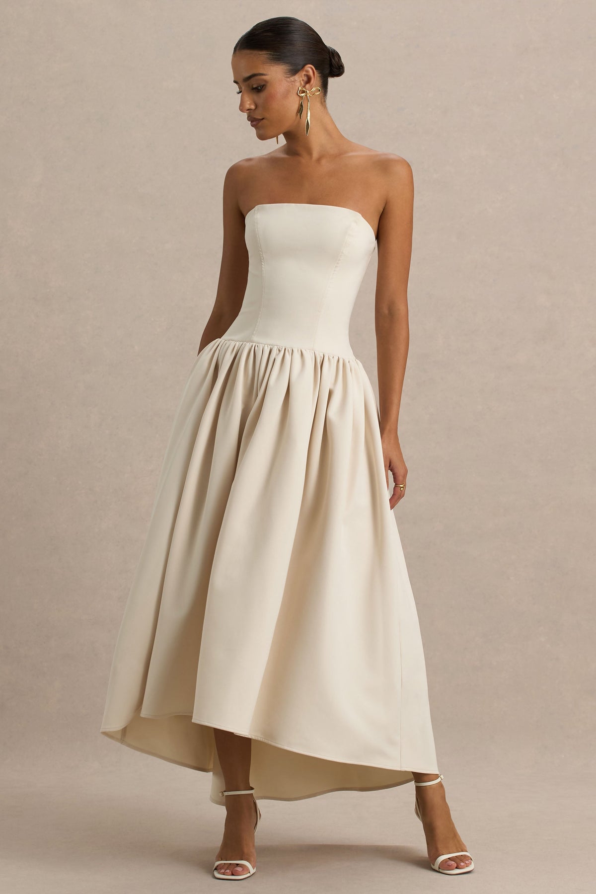 Candice | Vestido Midi en Crema con Escote Bandeau y Lazo en la Espalda