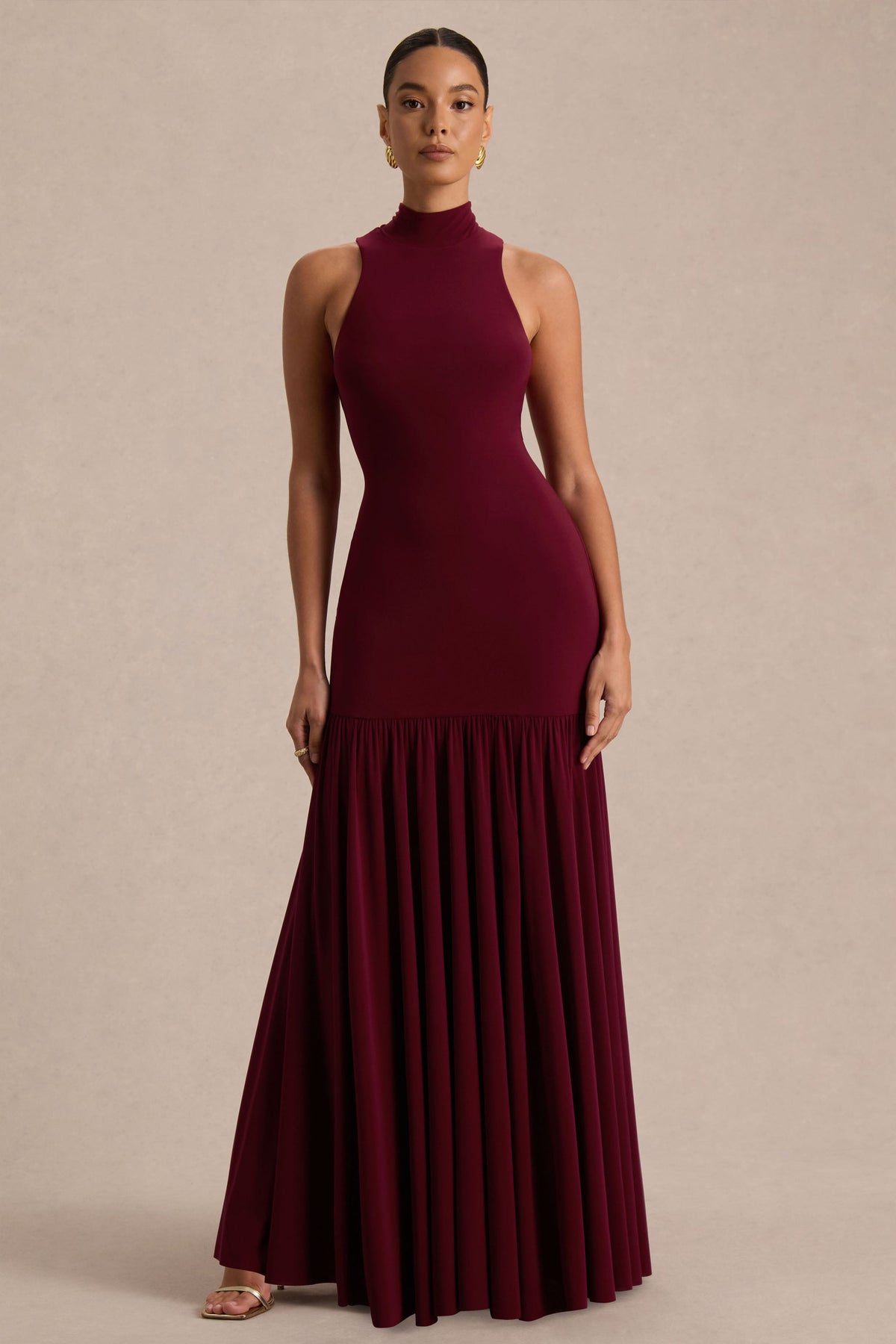 Tasmin | Vestido Largo color Burdeos con Cuello Alto y Cintura Caída