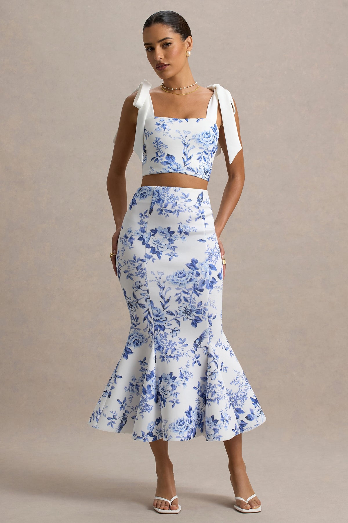 Amadea | Falda midi ajustada de talle alto con estampado de porcelana azul