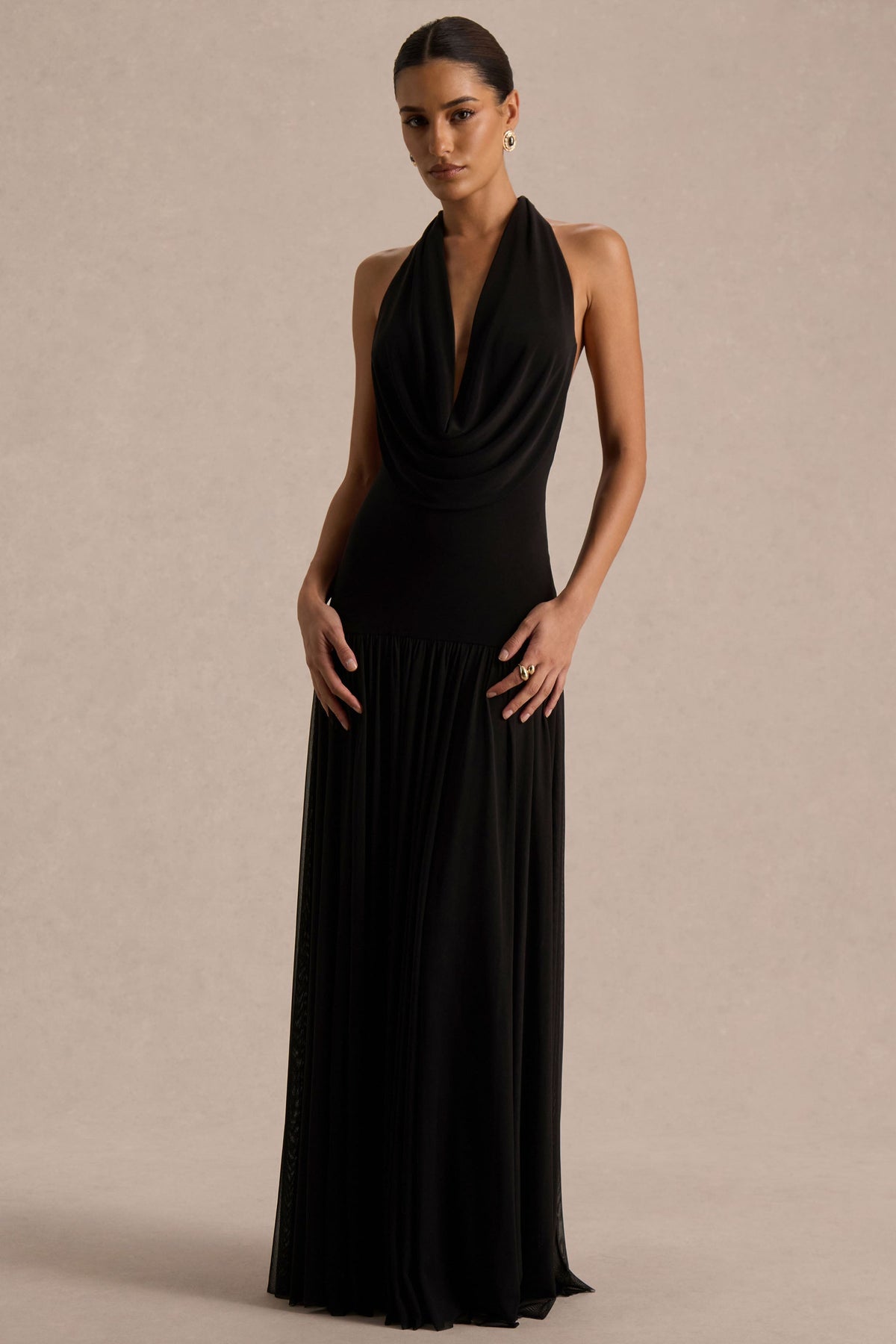 Verity | Vestido largo negro de cuello en V profundo con falda transparente