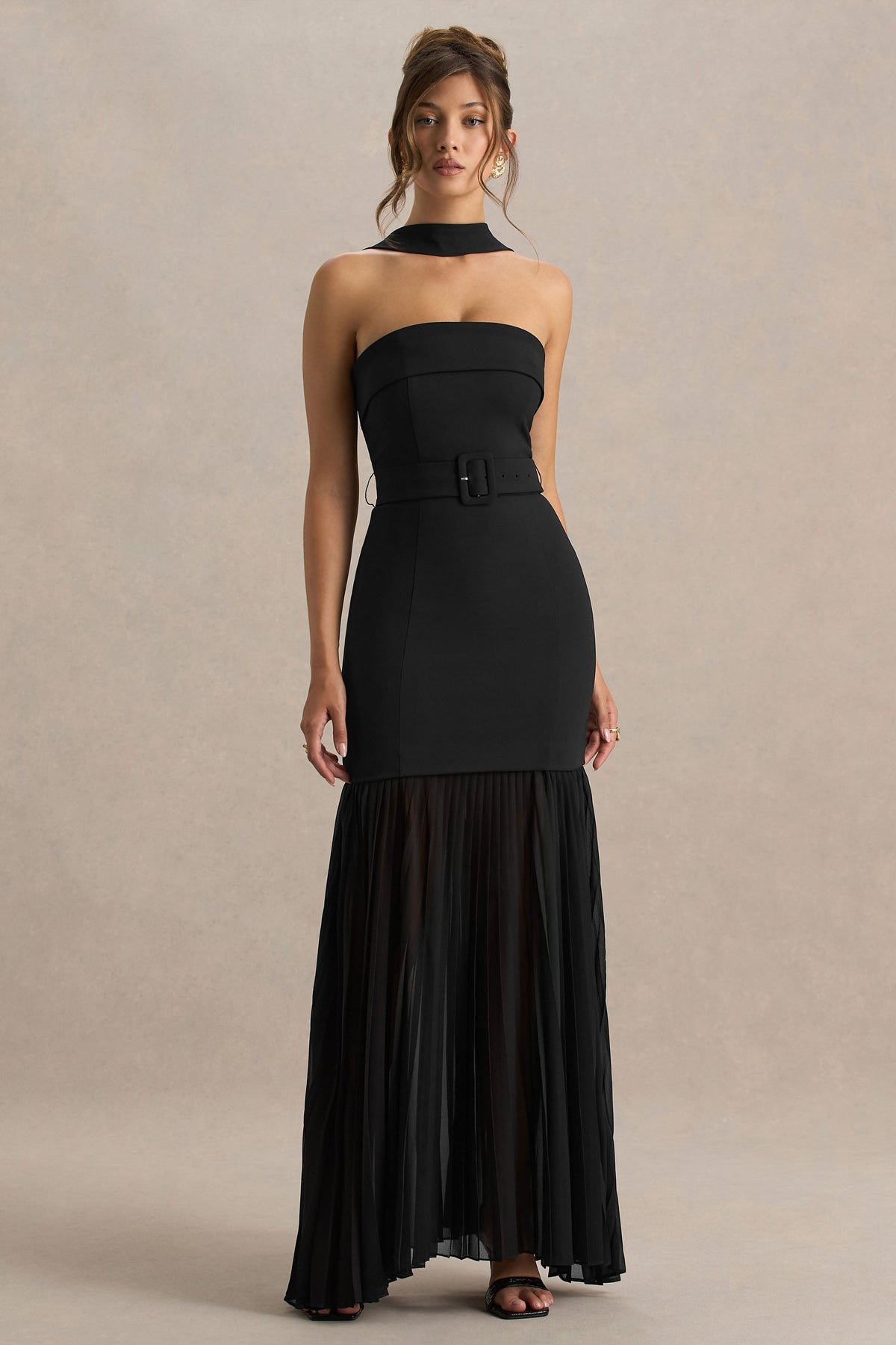 Jaquetta | Vestido largo negro con cinturón y falda plisada de gasa