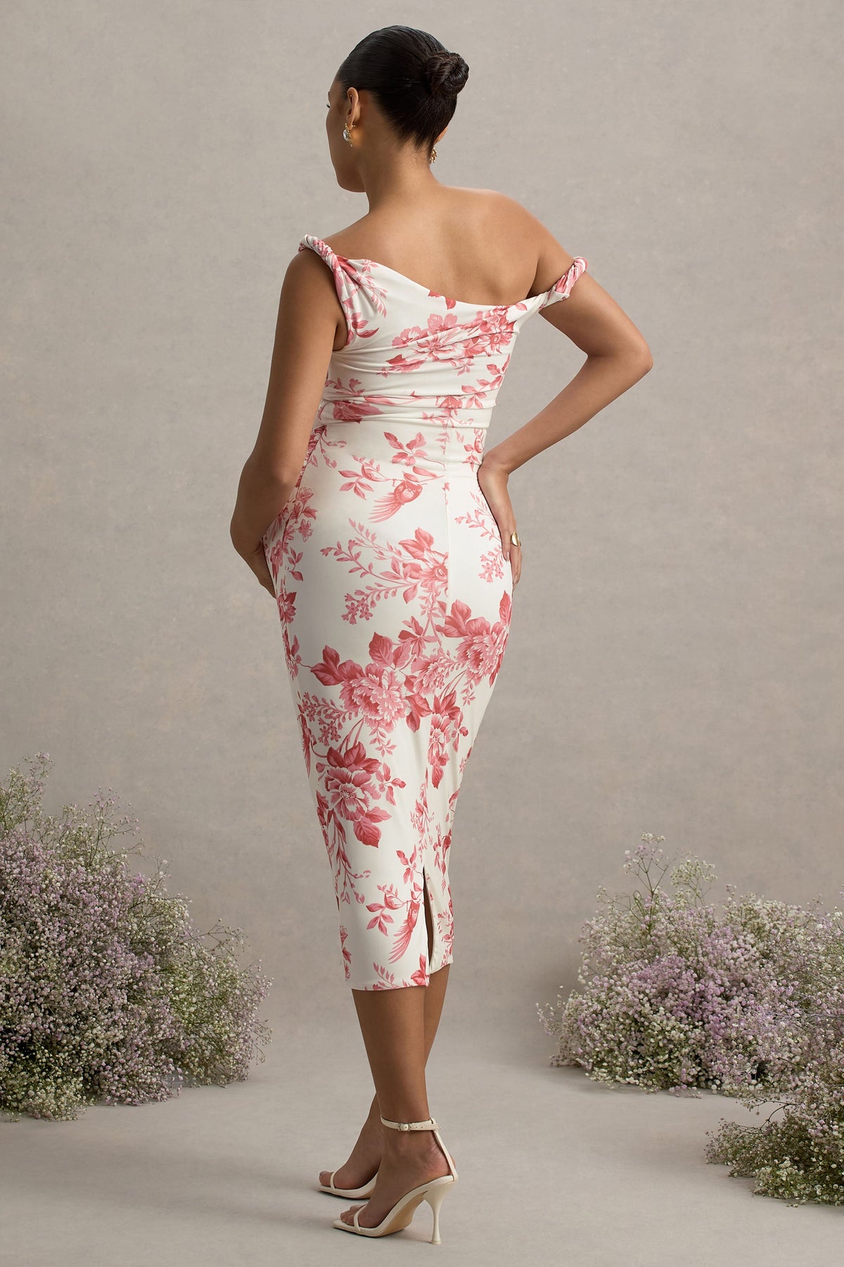 Salome | Vestido Midi de premamá con Estampado Floral Rosa y Escote Asimétrico Torcido