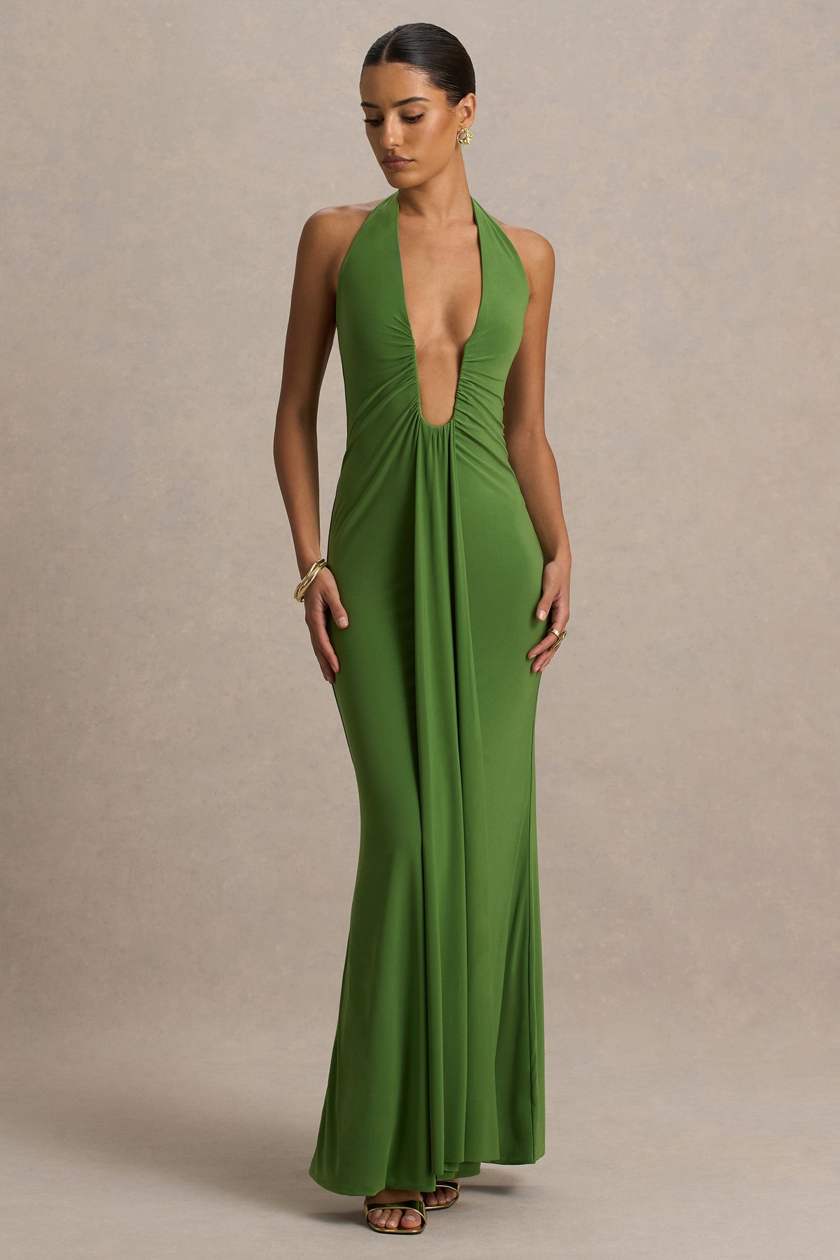 Hera | Vestido Largo Verde con Escote profundo y detalles plisado