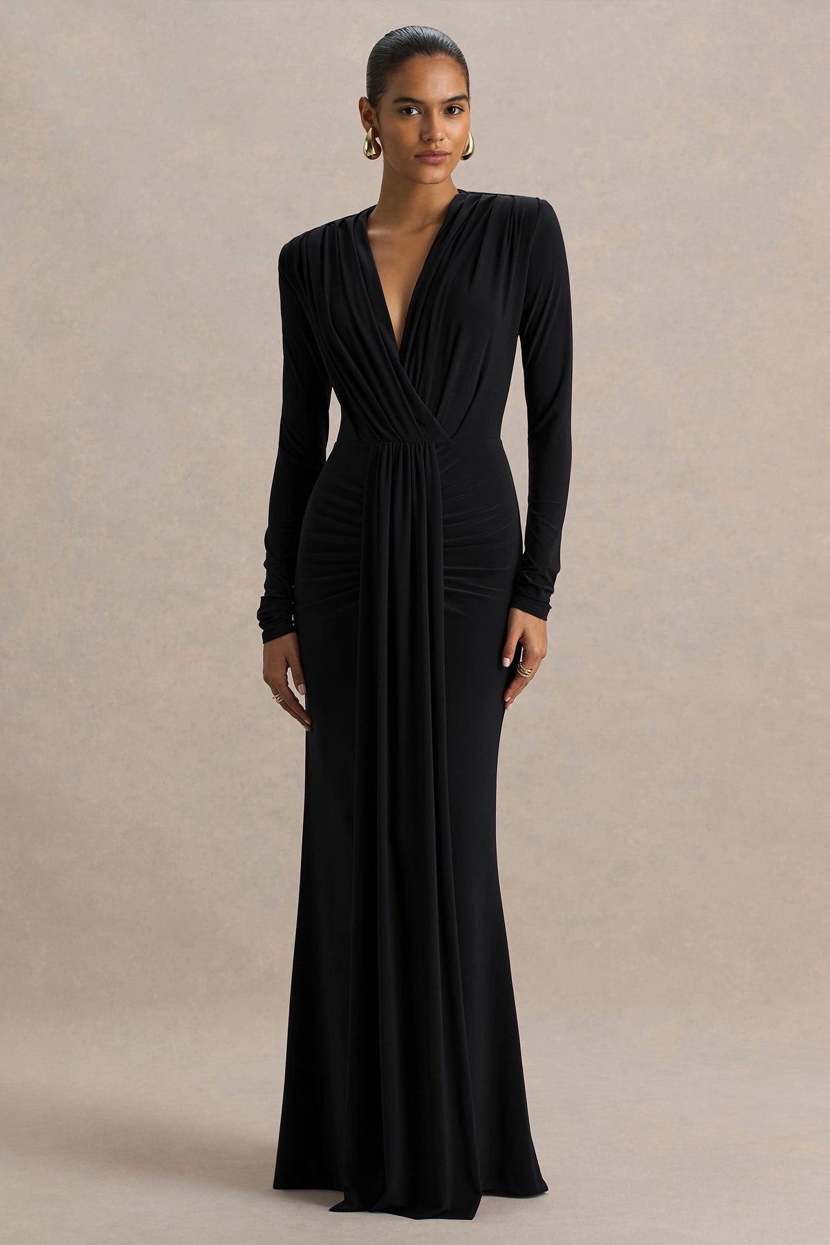 Flashy | Vestido Largo negro con escote pronunciado y detalles fruncidos