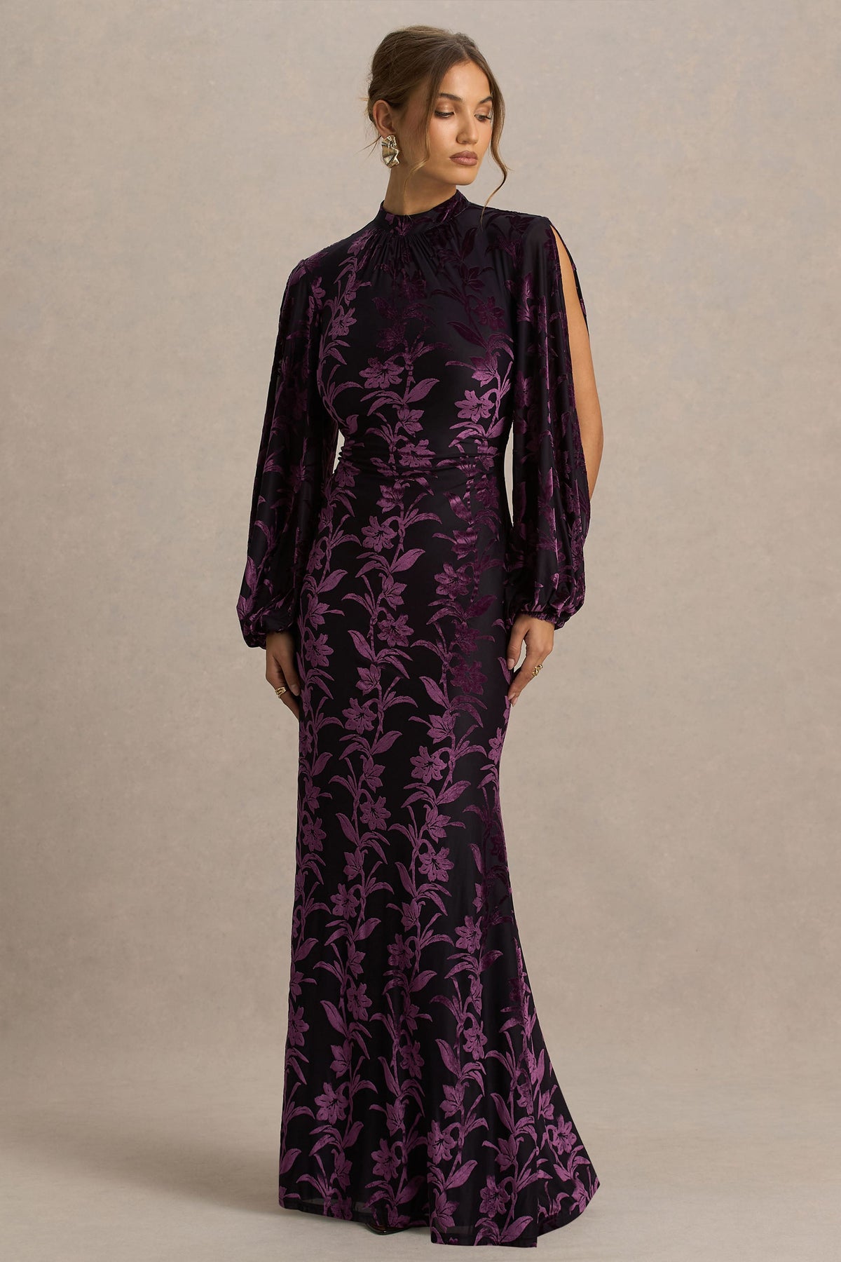 Janet | Vestido Largo devoré negro y morado de cuello alto con detalles calados