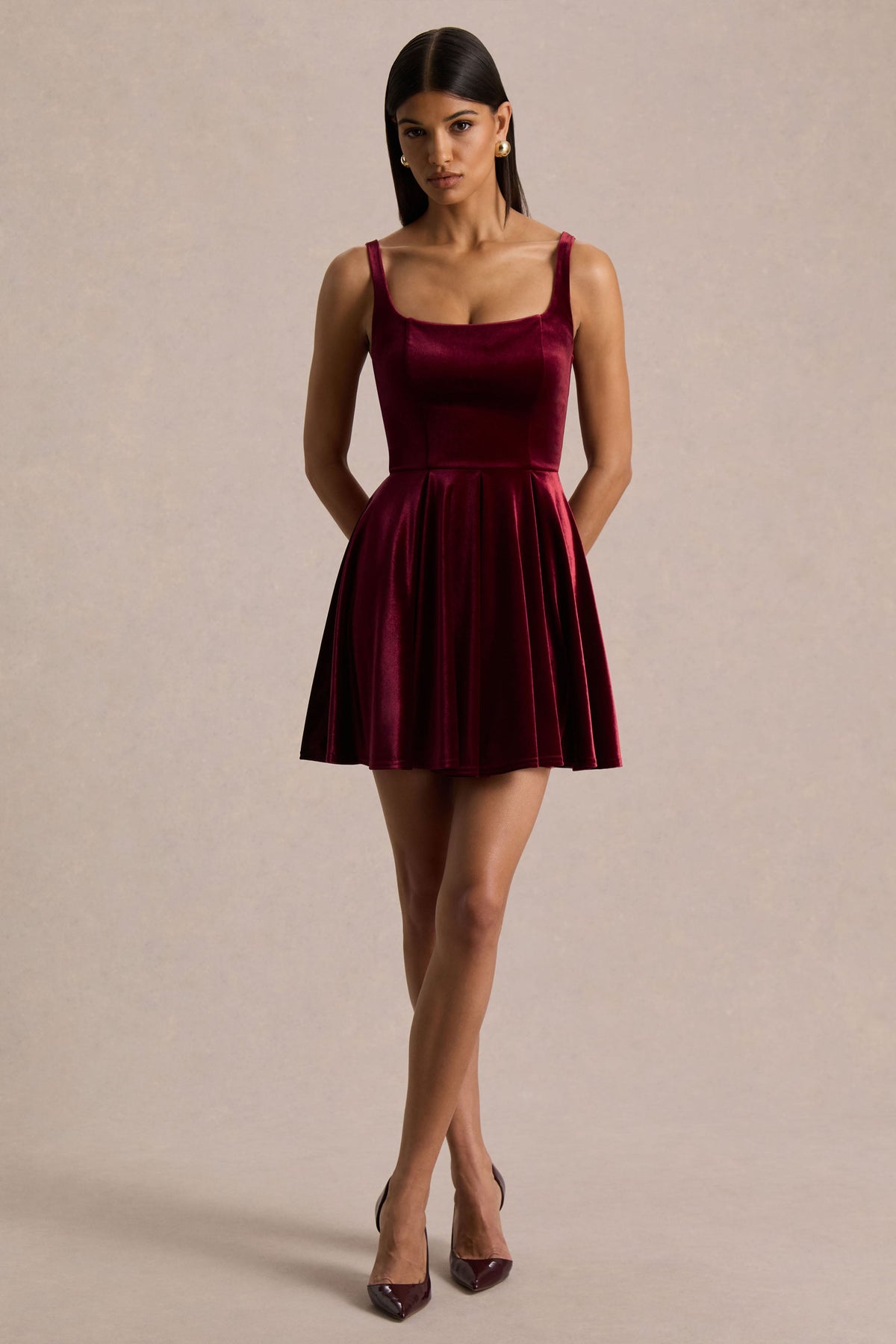 Roxanne | Vestido Corto de Terciopelo Burdeos con Escote Cuadrado