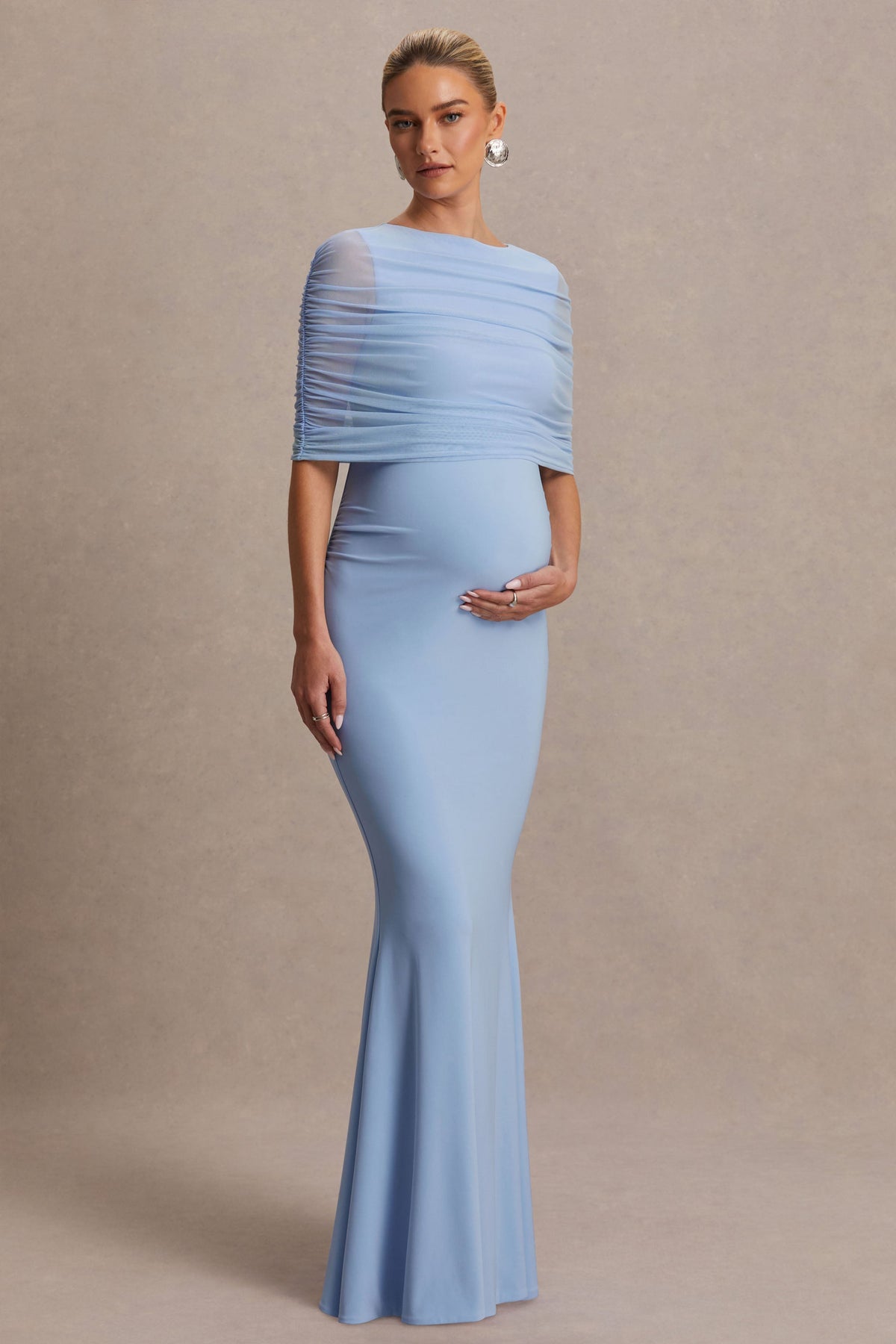 Zaria | Vestido Largo Azul Polvo con Escote Redondo y Capa Superpuesta