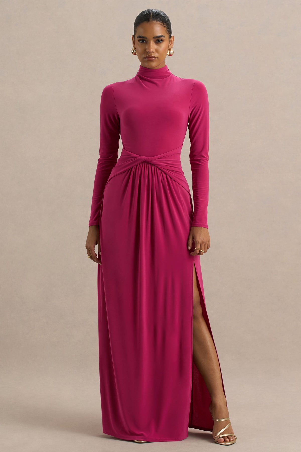 Hourglass | Vestido Largo Fucsia de Manga Larga con Escote alto, Detalle Cruzado en la Cintura y Abertura Frontal