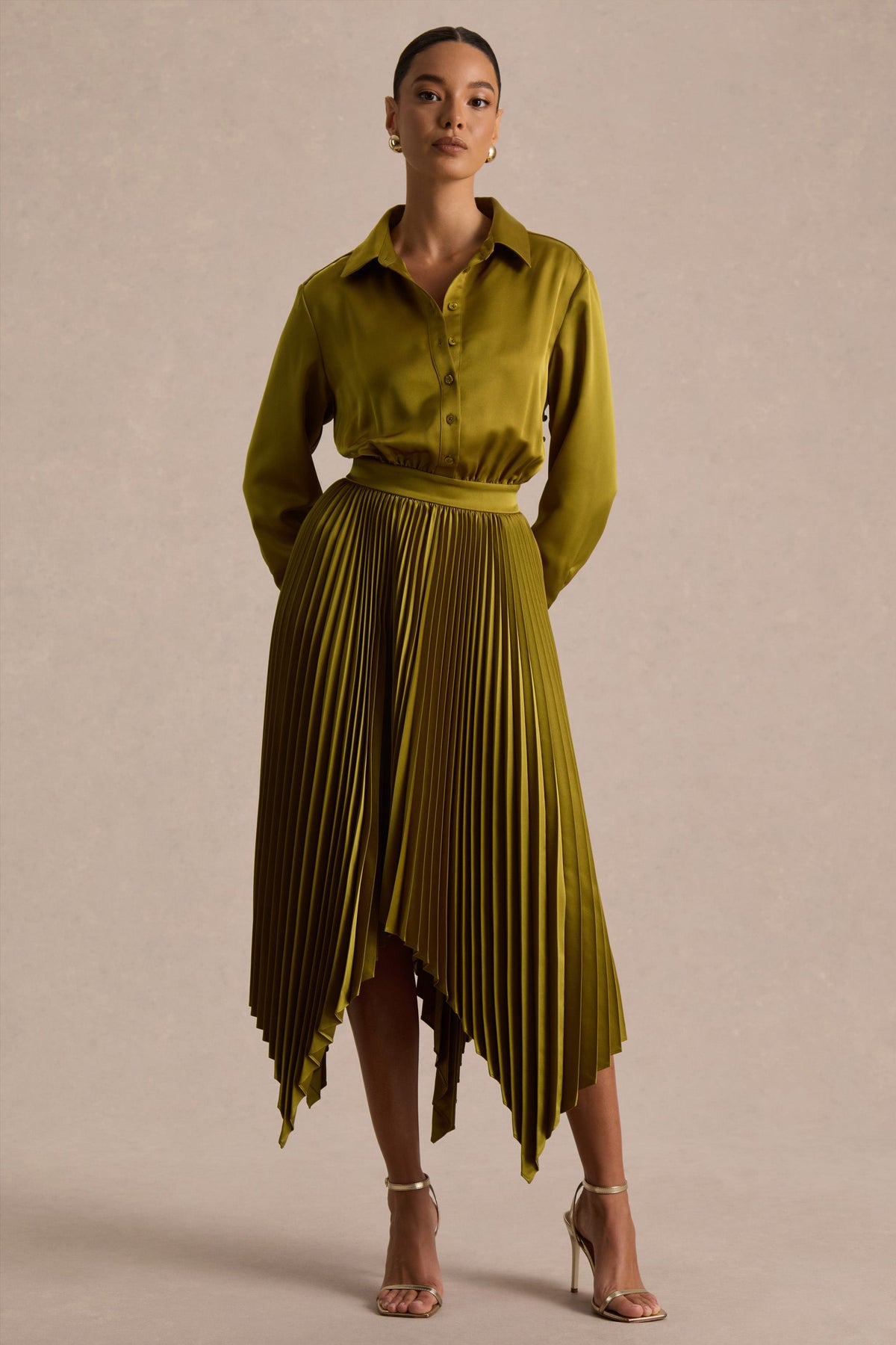 Naxos | Vestido Largo Camisero de Satén Color Oliva