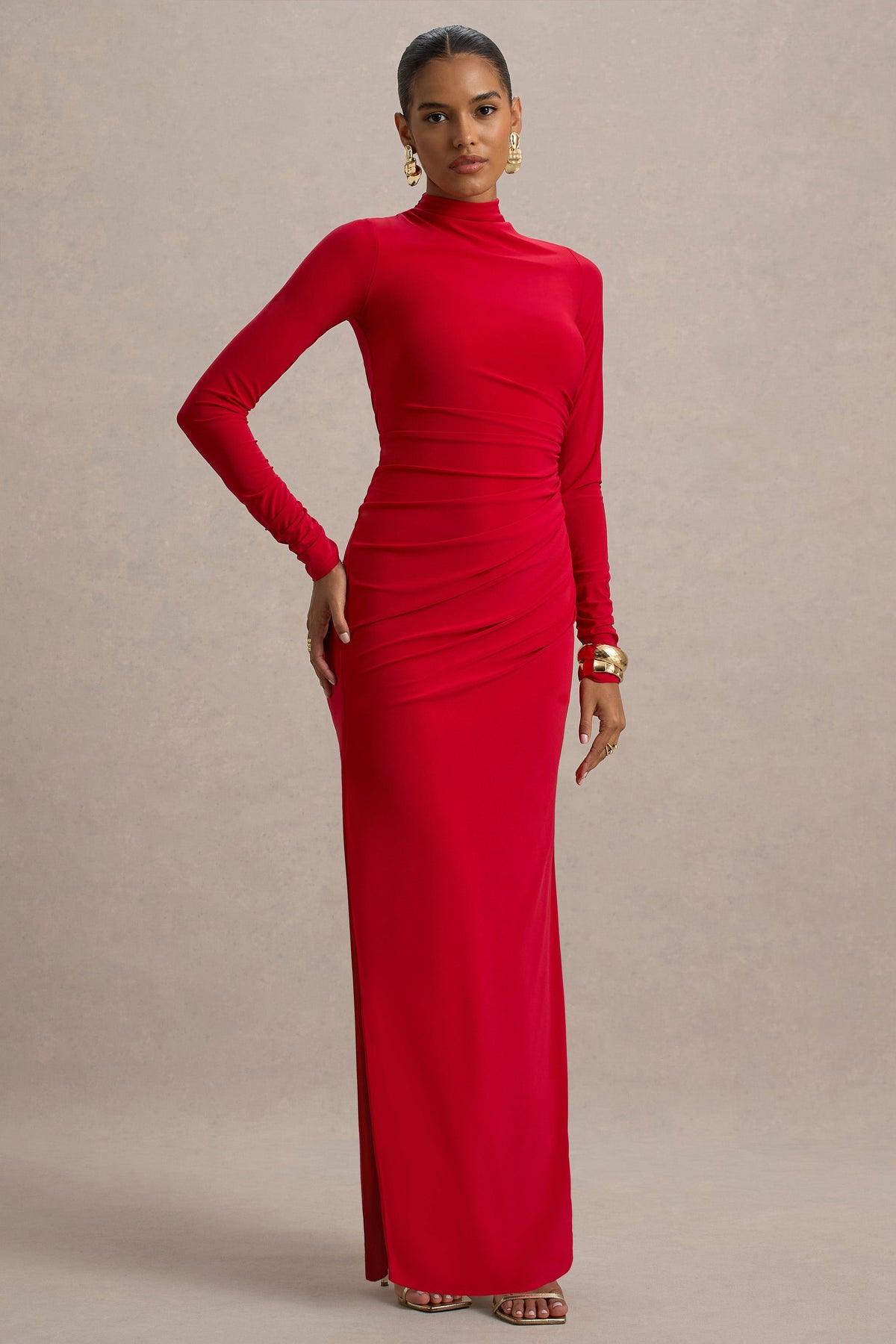 Alluring | Vestido largo Rojo de Cuello Alto con Detalles Fruncidos