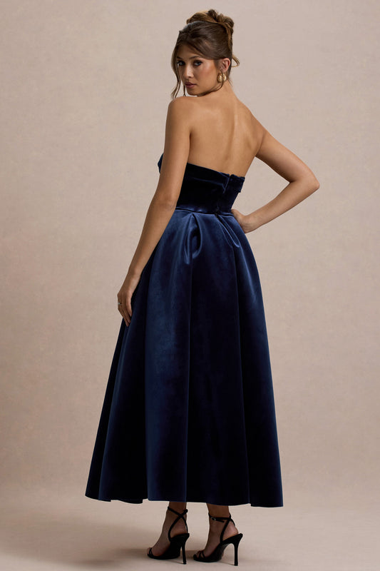 Addina | Vestido largo de terciopelo en azul marino con falda plisada