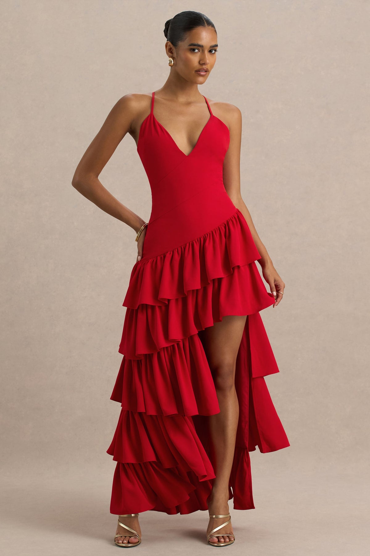 Bogota | Vestido rojo largo con escote pronunciado y detalle de falda con volantes