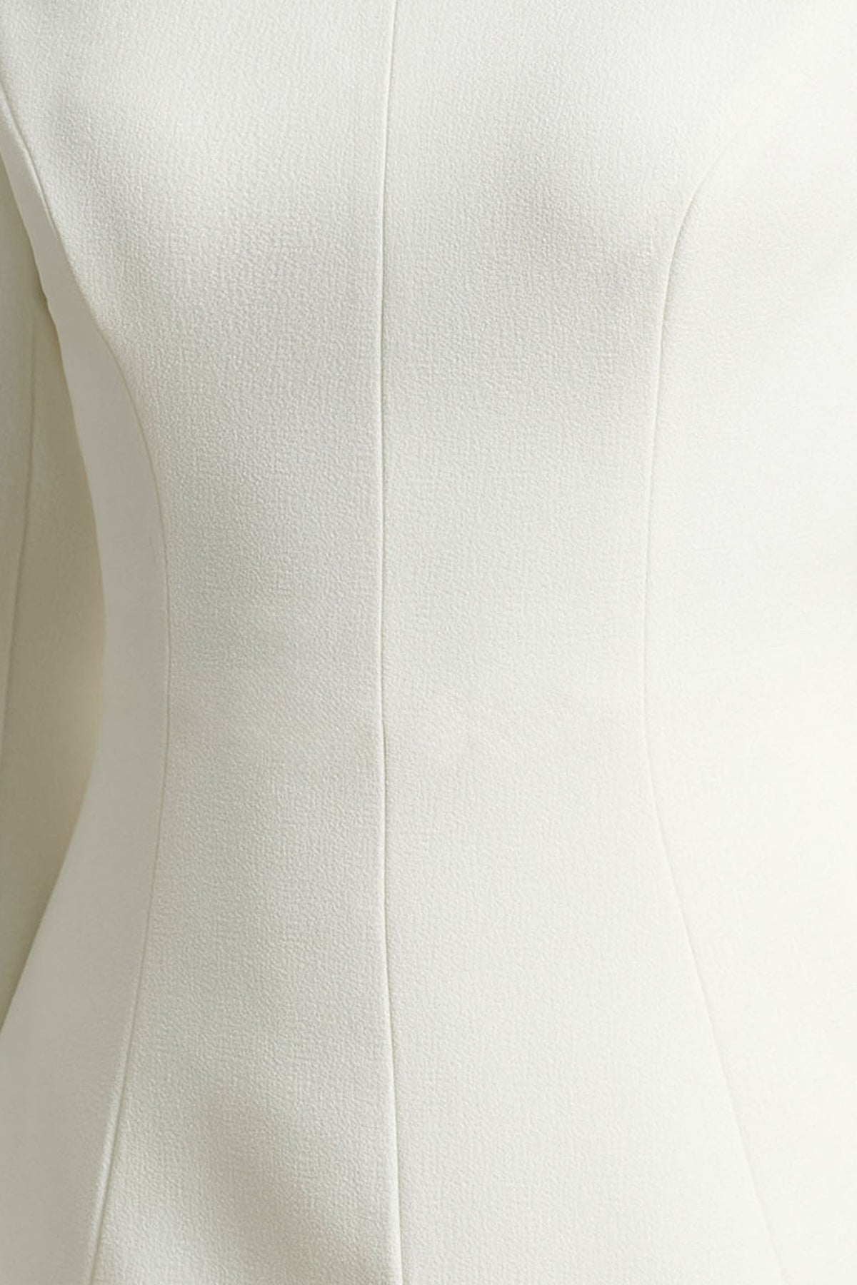 Pepita | Vestido Largo Crema de Escote Alto con Cintura Asimétrica y Falda de Satén