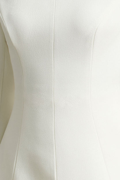Pepita | Vestido Largo Crema de Escote Alto con Cintura Asimétrica y Falda de Satén