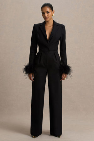 Lissy | Mono negro con escote en forma de V y mangas adornadas con plumas