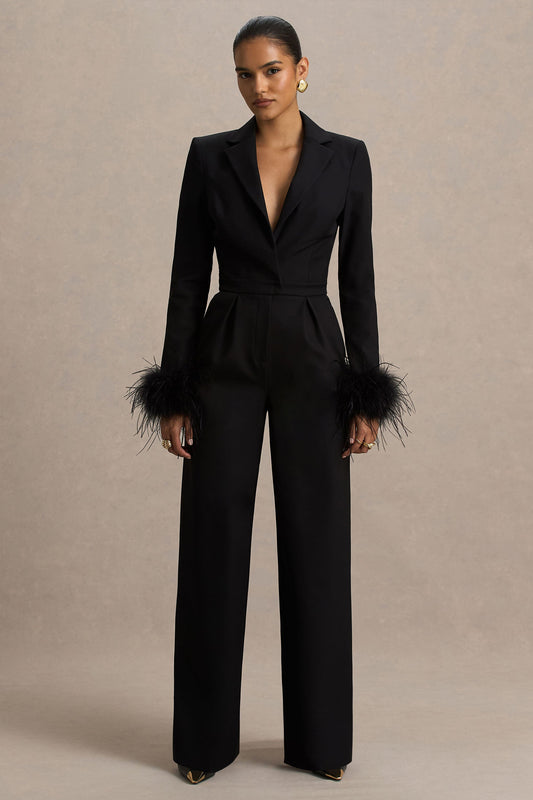 Lissy | Mono negro con escote en forma de V y mangas adornadas con plumas