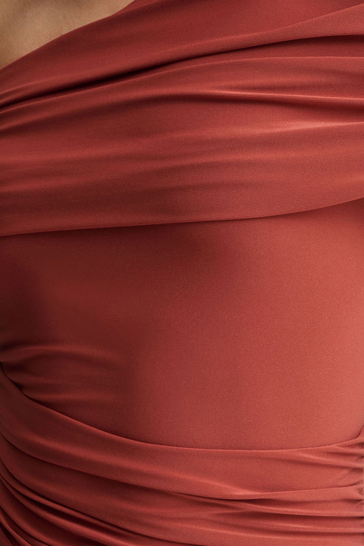 Elliora | Vestido midi de color óxido con cuello asimétrico