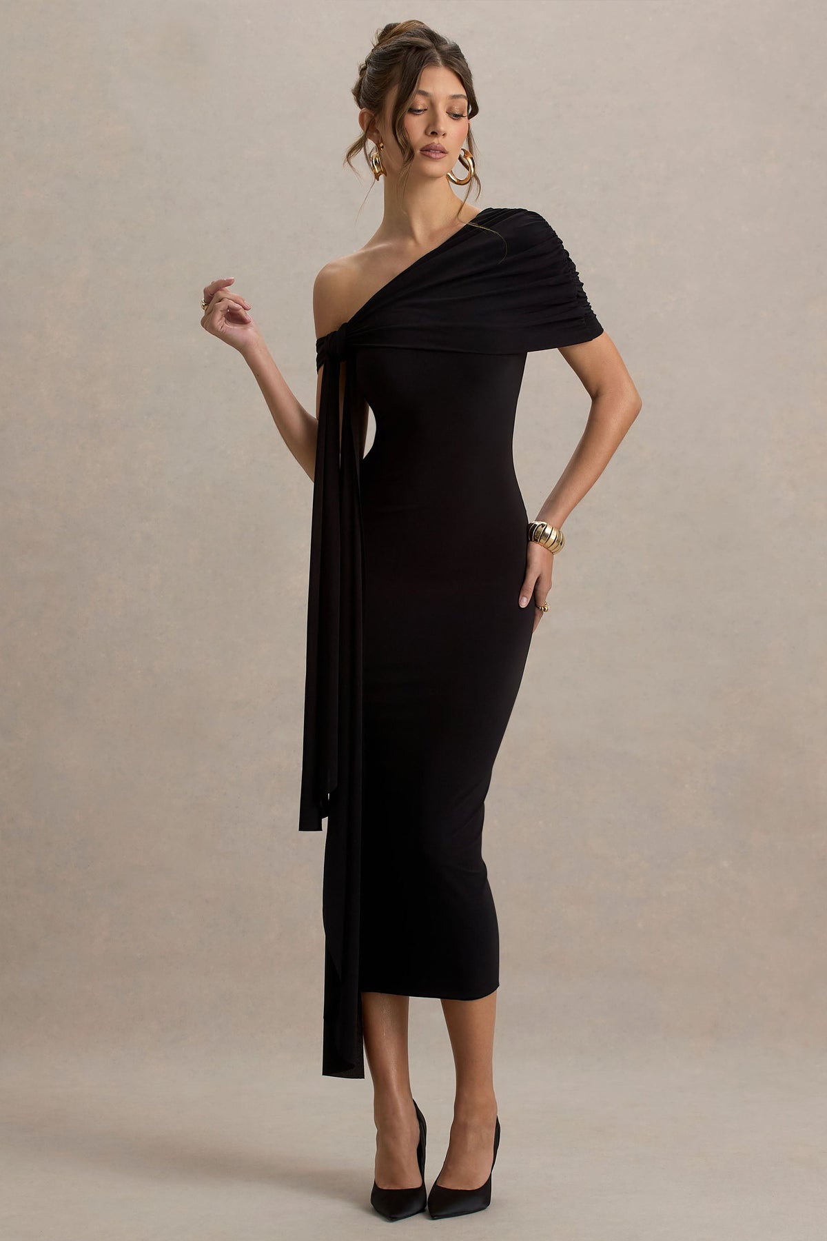 Praia | Vestido midi negro entallado con detalles fruncidos y drapeados