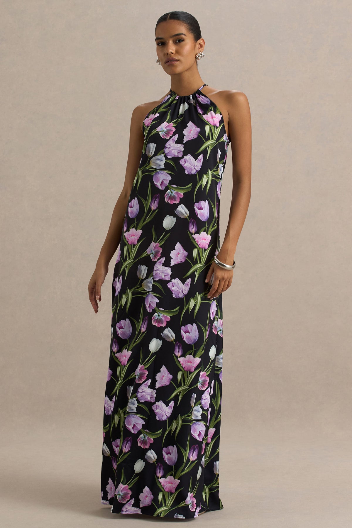 Svana | Vestido largo Asimétrico con Escote Halter en Satén Floral Negro