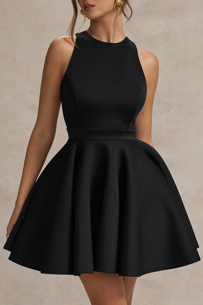 Waverly | Vestido corto en negro con espalda abierta y falda skater