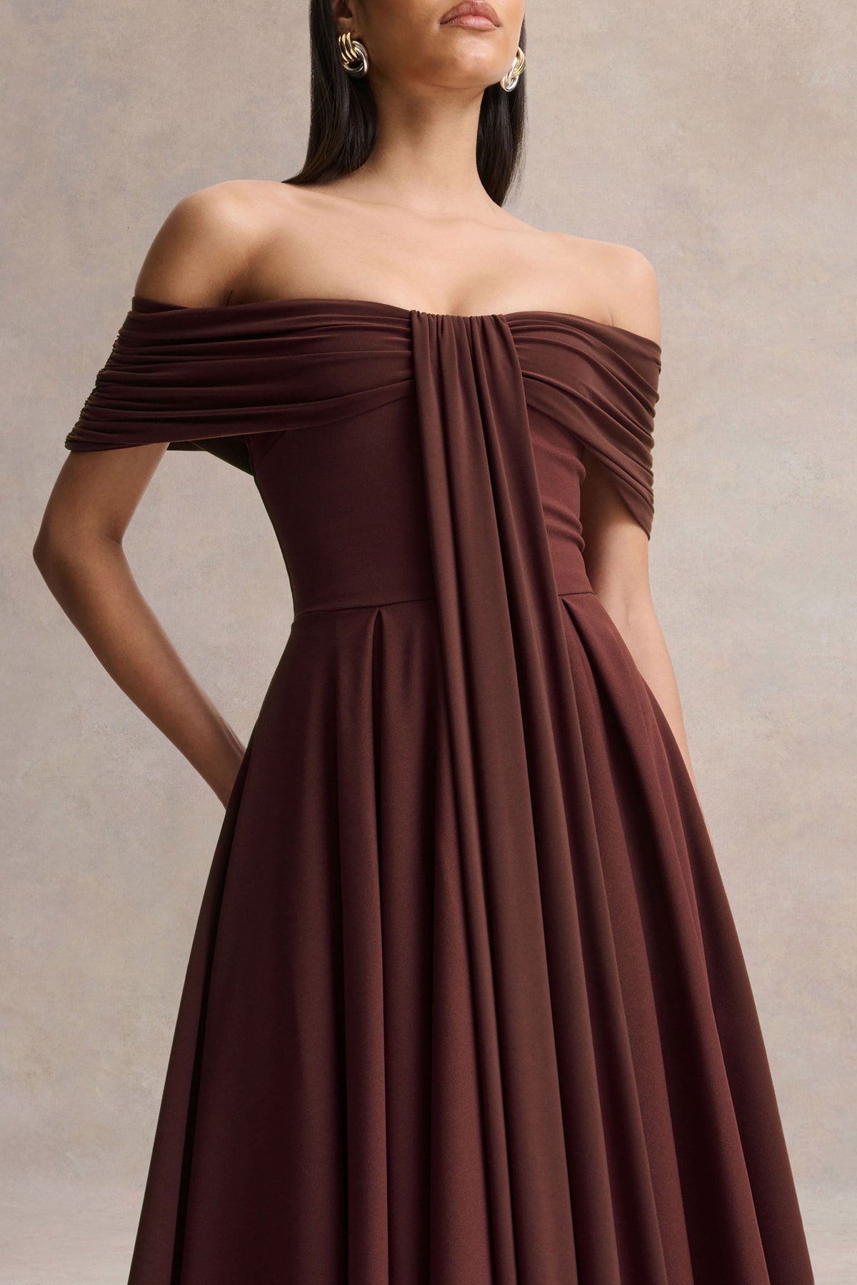 Dearest | Vestido Midi Marrón con Escote Bardot