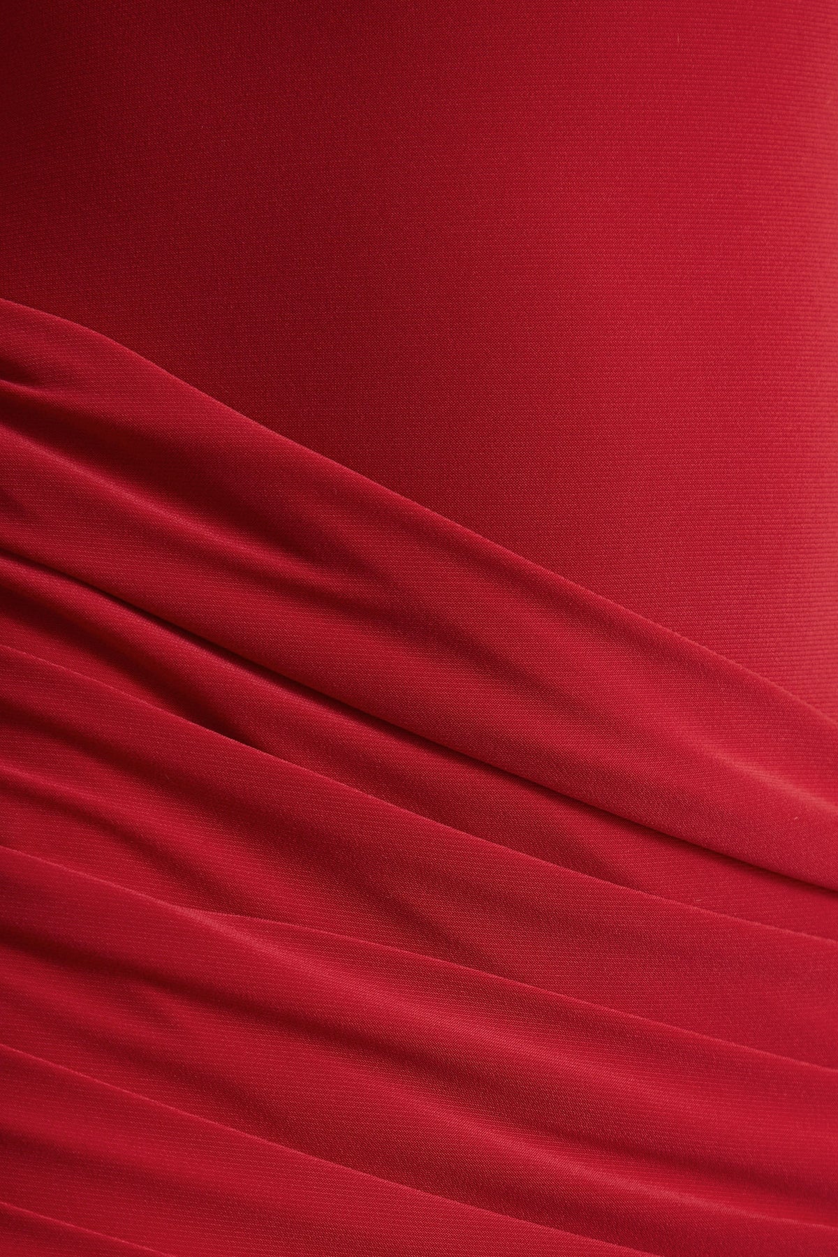 Liora | Vestido Largo Rojo de Cuello Alto con Abertura Delantera Alta