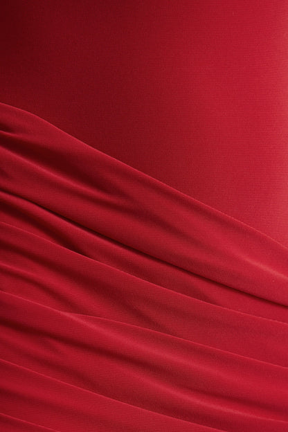 Liora | Vestido Largo Rojo de Cuello Alto con Abertura Delantera Alta