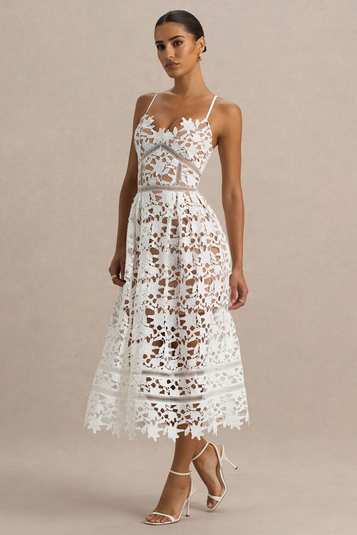 Zuri | Vestido midi blanco de encaje con escote corazón
