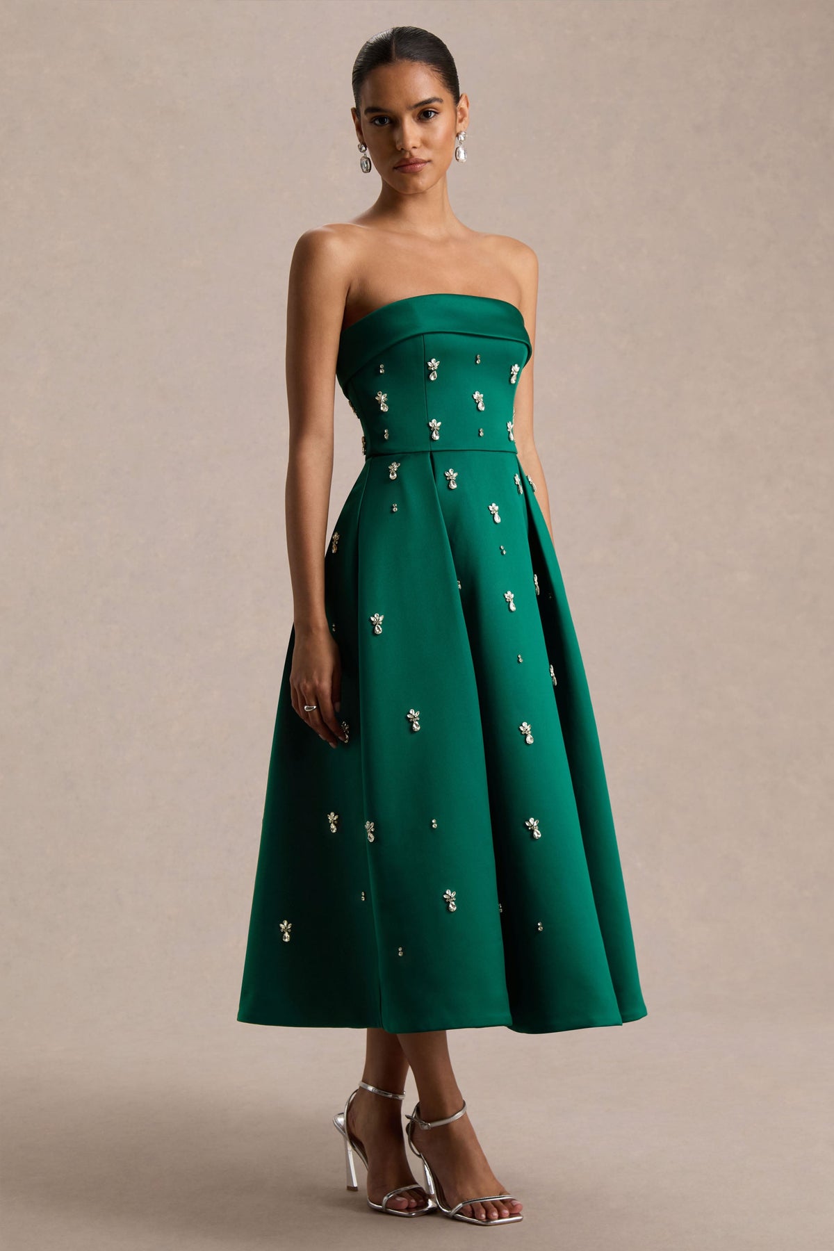 Sylvette | Vestido Midi Skater de Satén Verde Oscuro con Escote Bandeau