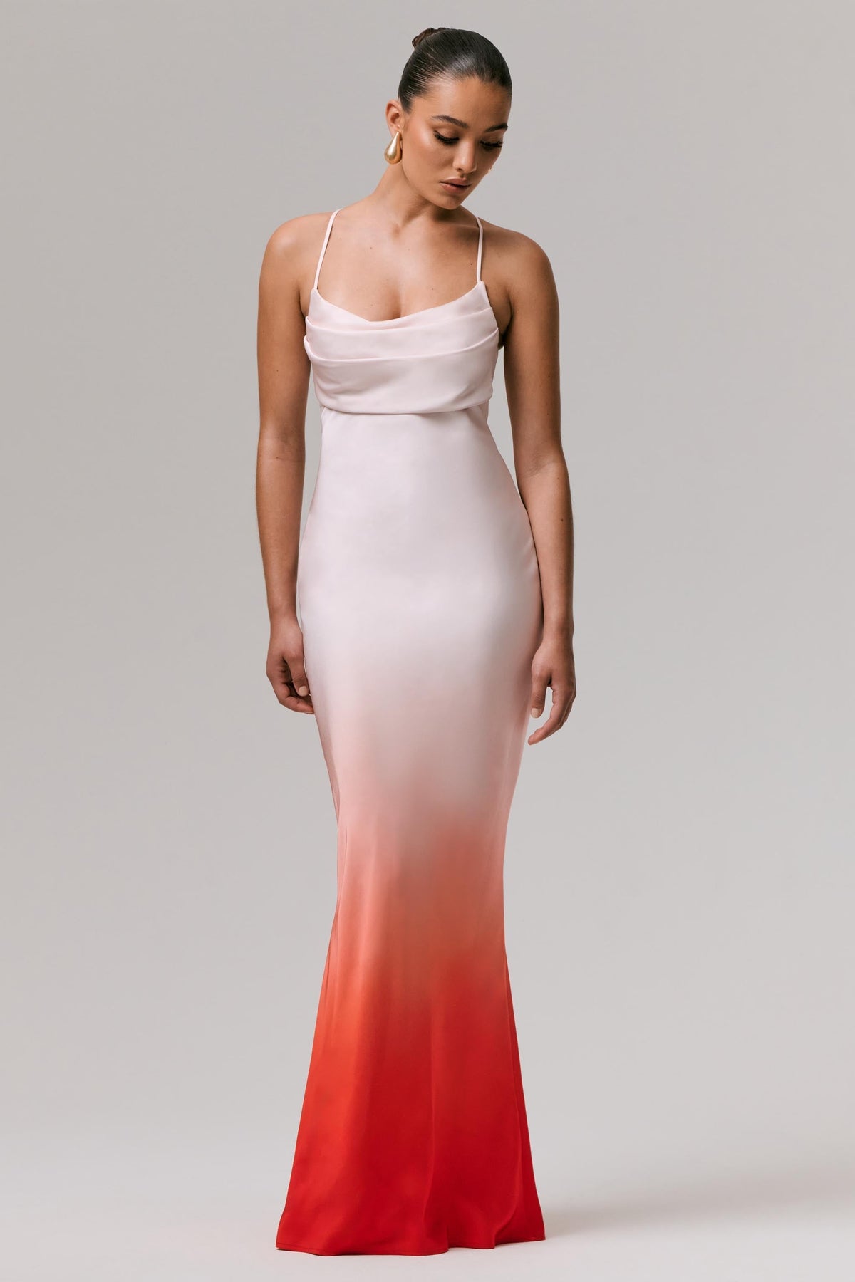 Lucie | Vestido largo entallado con escote cowl y degradado