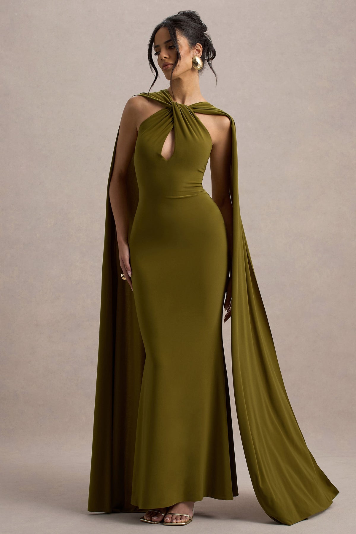 Rhoda | Vestido largo verde con escote halter y  banda decorativa
