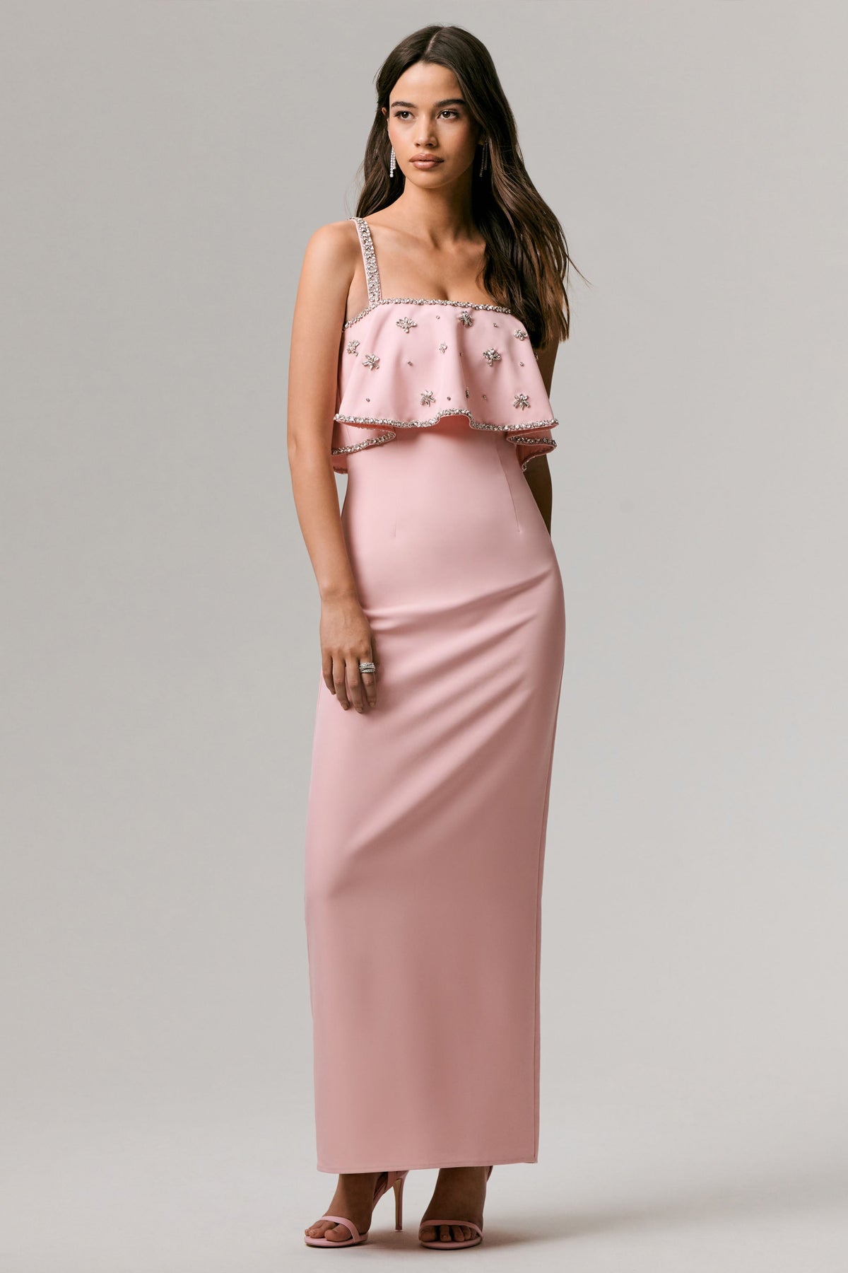 Scarlet | Vestido Largo rosa pálido con escote cuadrado y detalles ornamentales