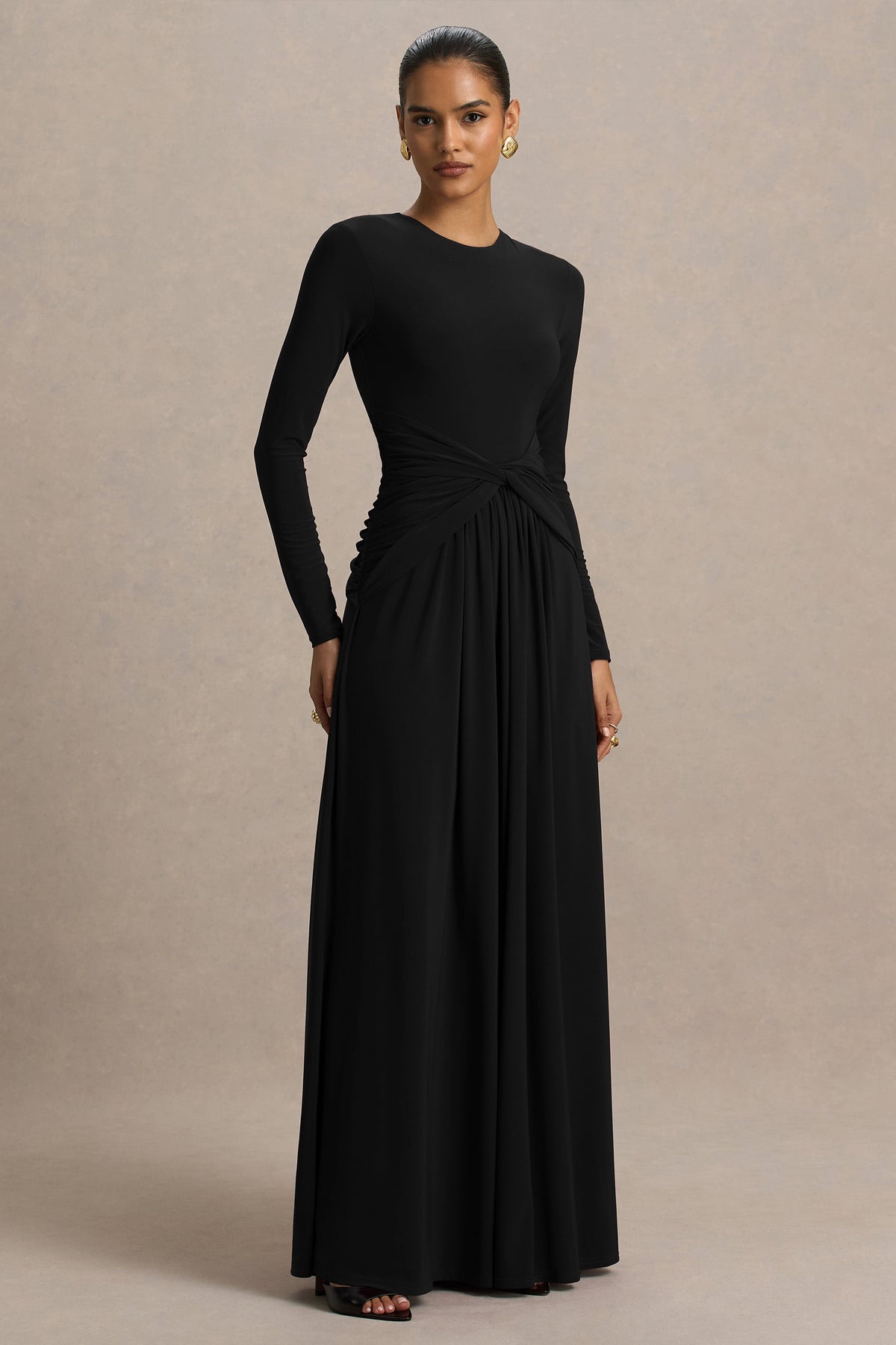Estrella | Vestido Largo negro con cuello alto y detalle fruncido