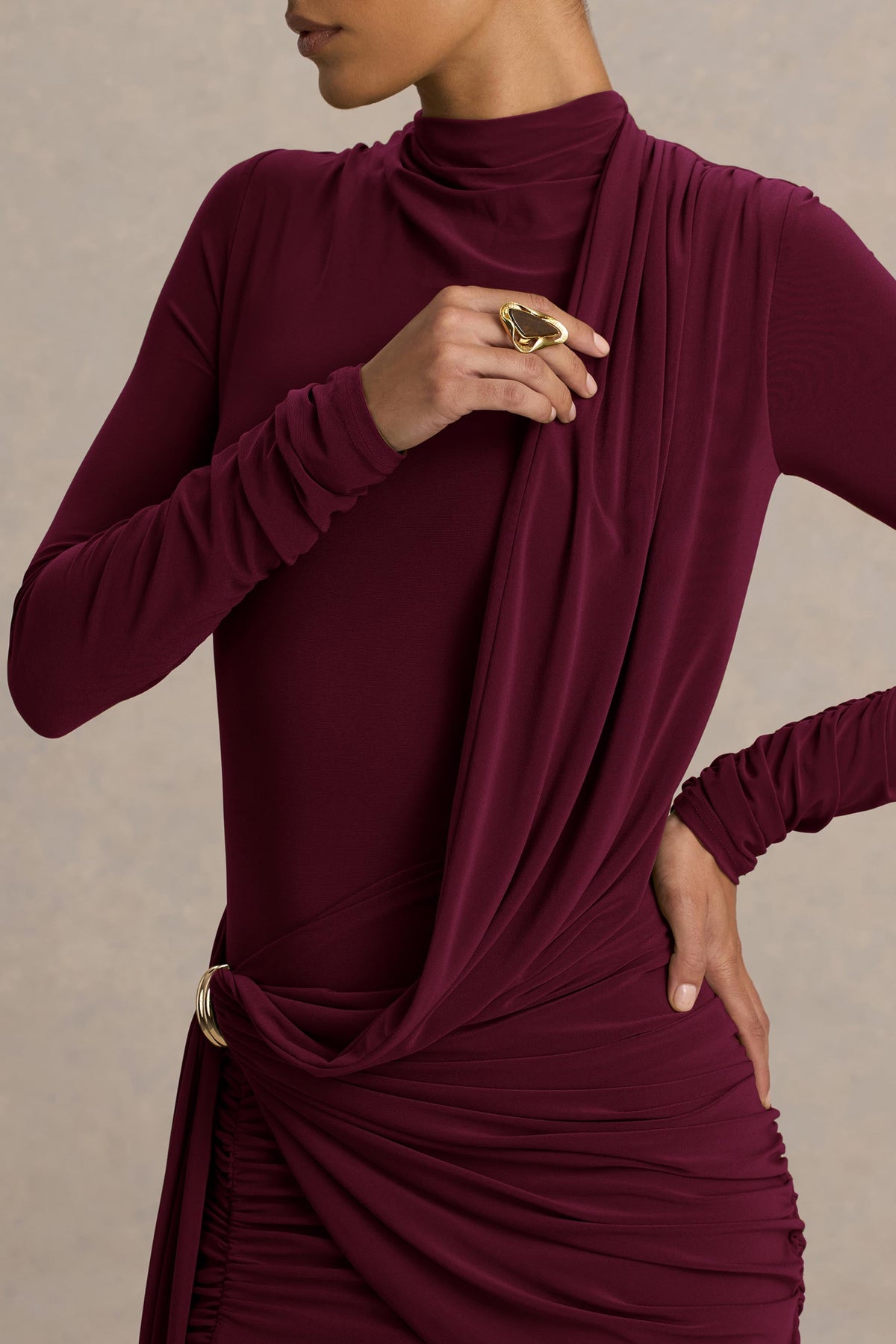 Melissa | Vestido Largo Cruzado Burdeos de Manga Larga con Detalles Fruncidos
