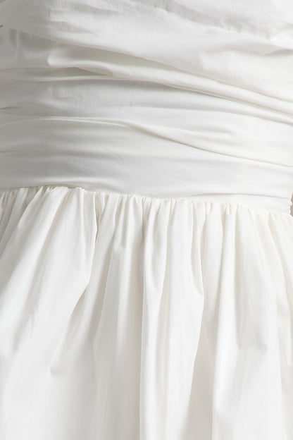 Faye | Vestido corto blanco con escote bandeau y falda puff ball
