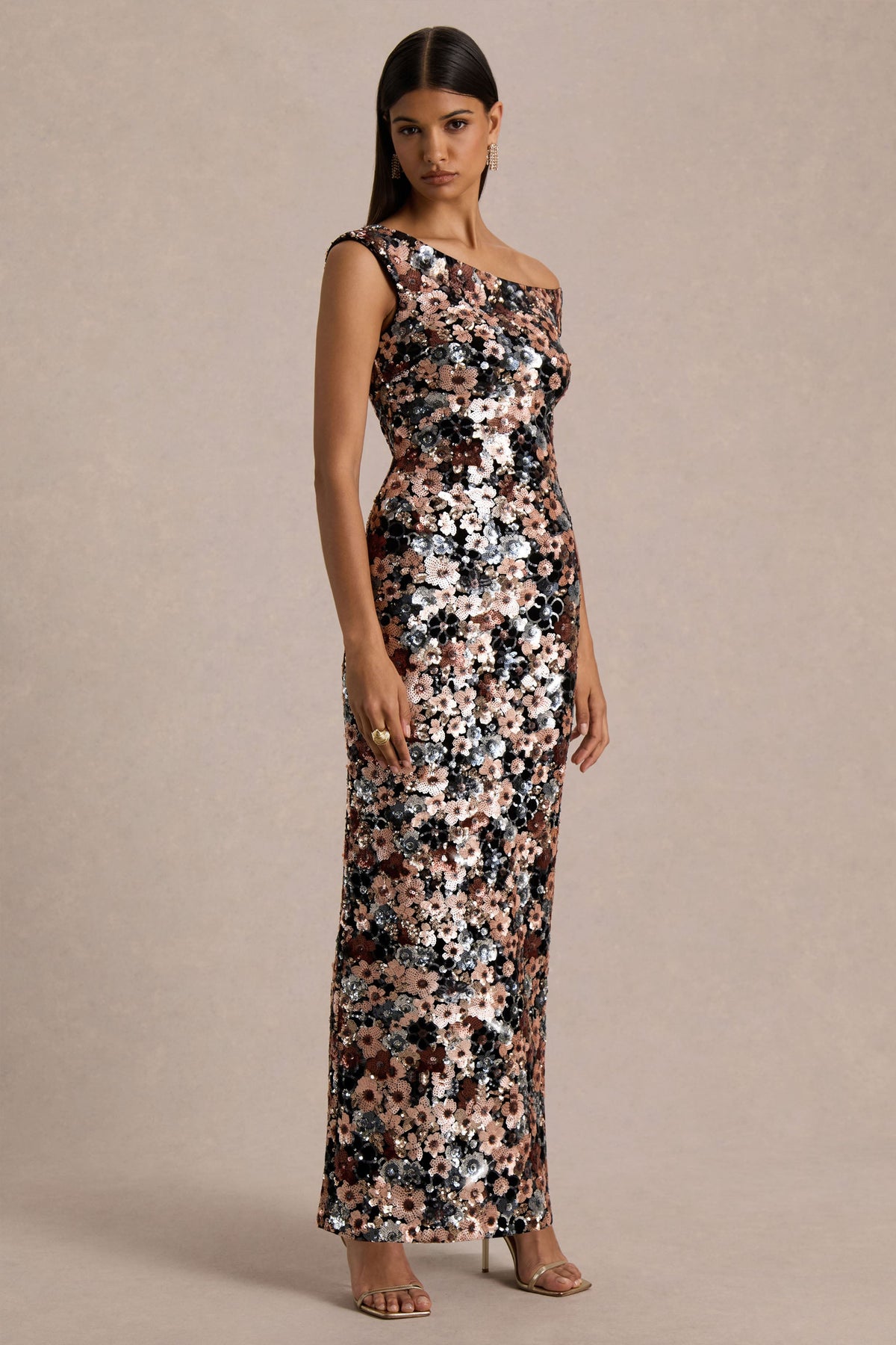 Electric | Vestido Largo de Terciopelo Negro con Lentejuelas Florales y Escote Asimétrico