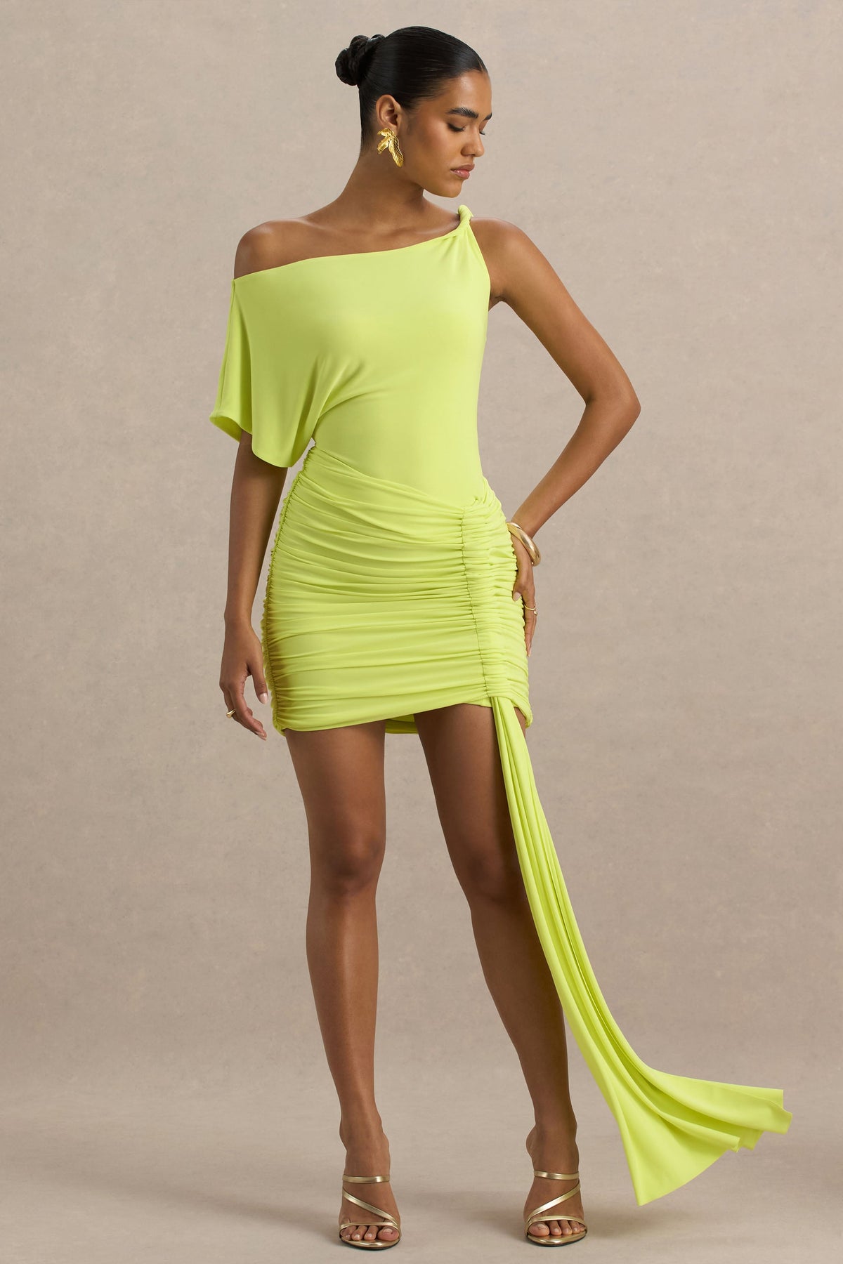 Marci | Vestido corto en Verde Lima Asimétrico Fruncido con Fajín