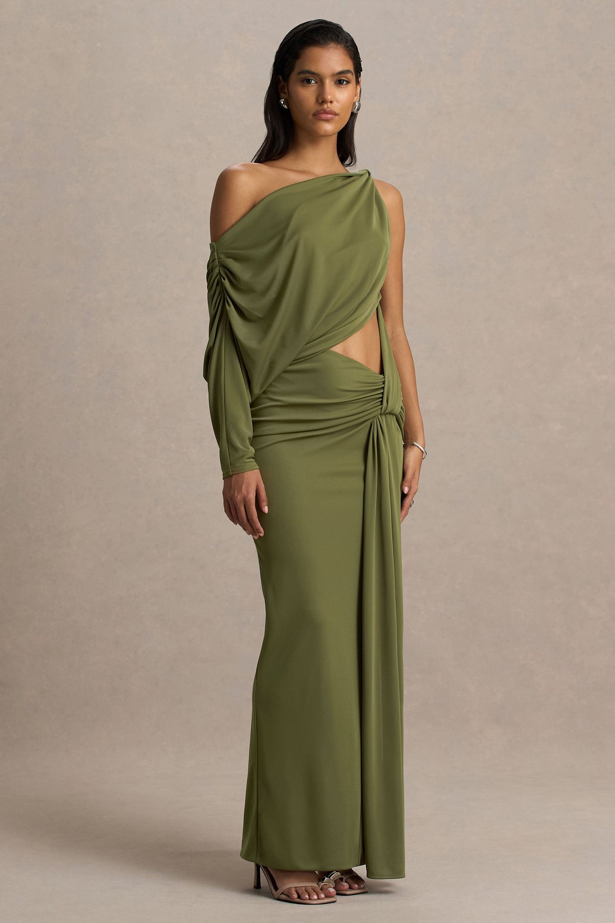 Layla | Vestido Largo Verde Oliva De Escote Asimétrico con Corte en el Cuerpo y Detalle Fruncido
