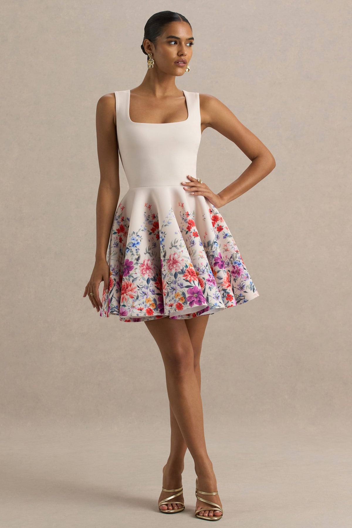 Gemstone | Vestido corto con escote cuadrado y estampado floral rosa claro