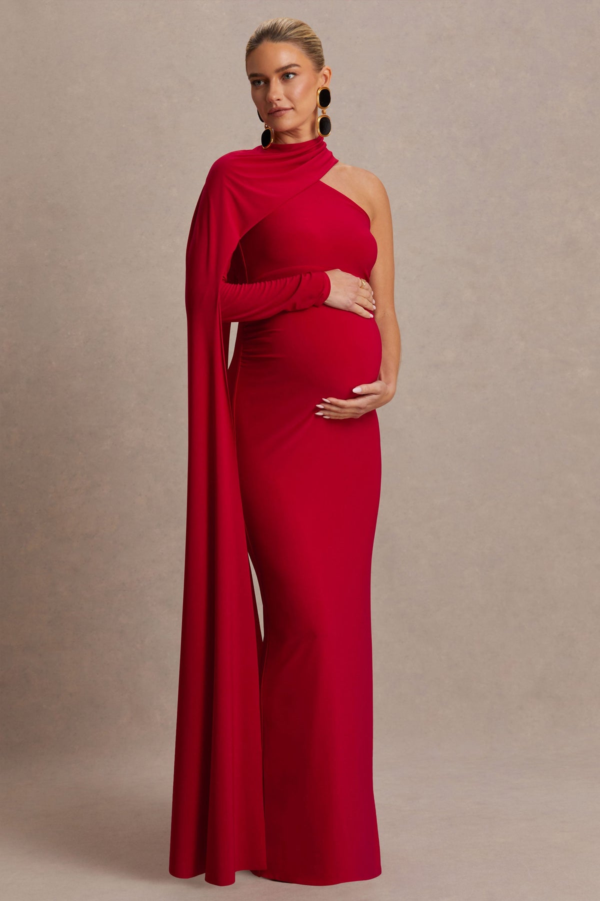 Tessy | Vestido Largo Rojo con Escote Asimétrico y Manga Capa