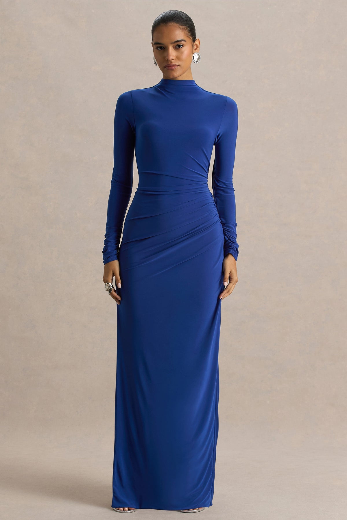 Alluring | Vestido largo en Azul cobalto de Cuello Alto con Detalles Fruncidos