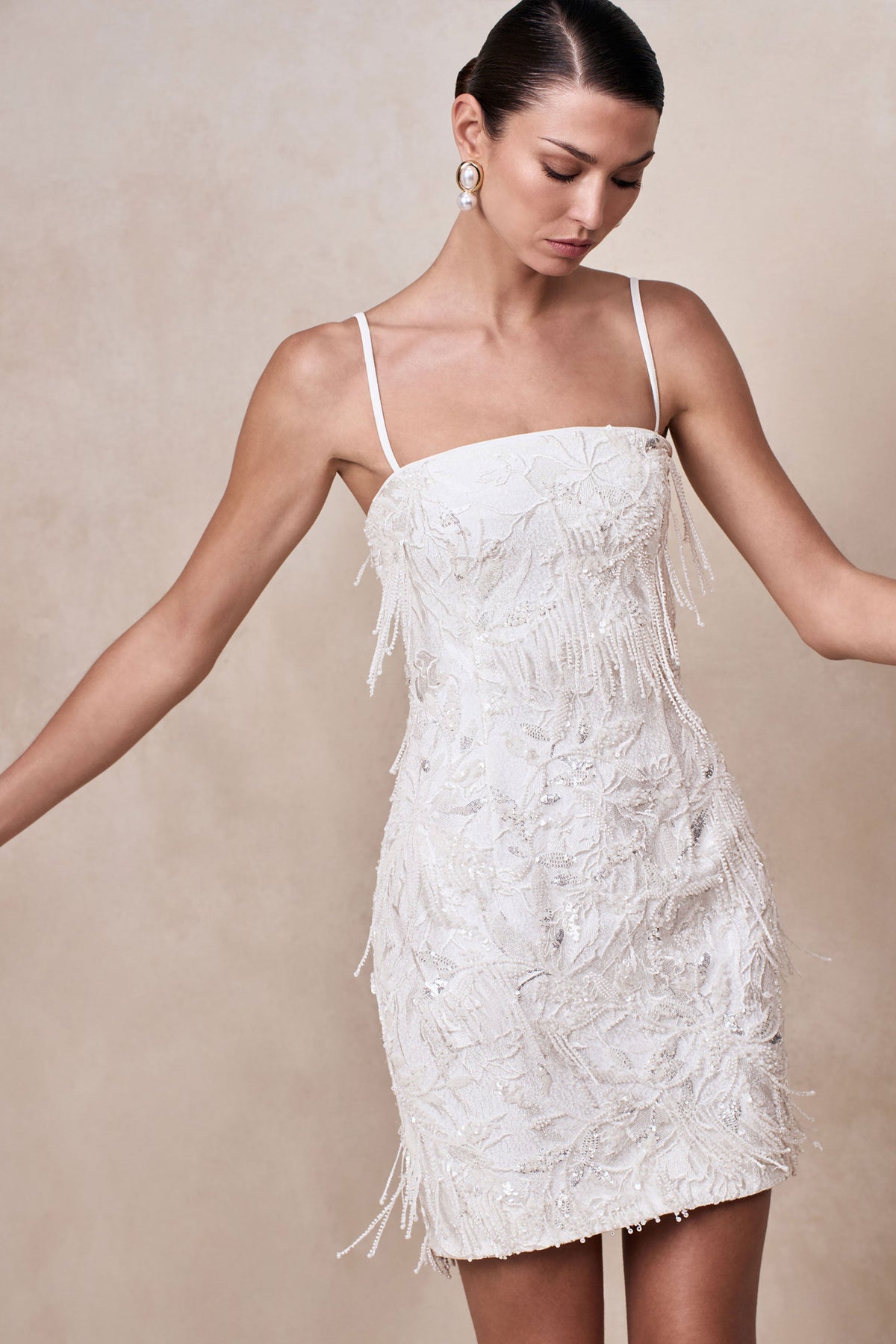 Paulina | Vestido Corto Blanco Adornado Con Escote Palabra De Honor