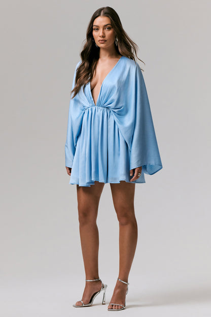 Ocean Flower | Vestido corto drapeado de chiffon arrugado en azul polvo