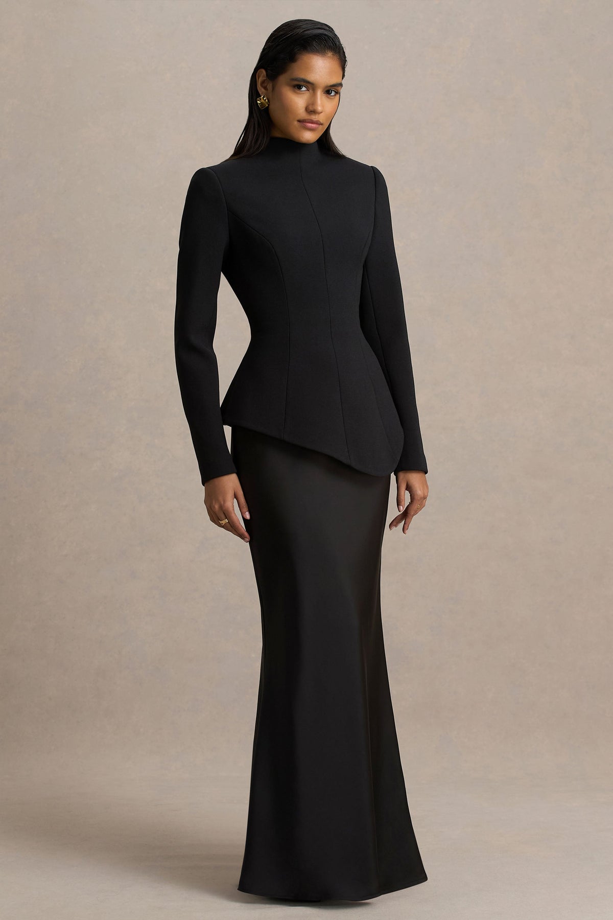 Pepita | Vestido Largo Crema de Escote Alto con Cintura Asimétrica y Falda de Satén
