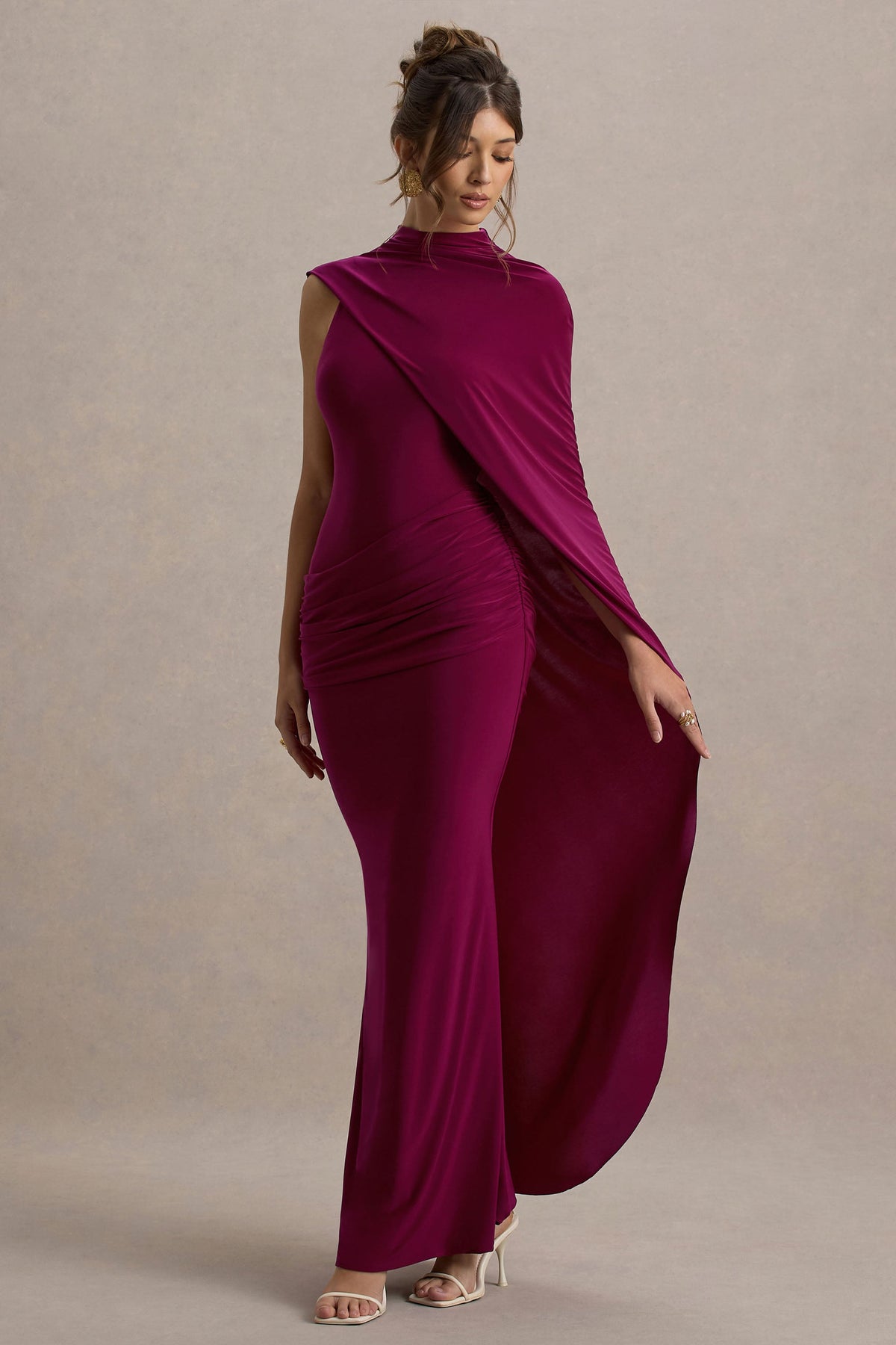 Maeve | Vestido largo en Burdeos con Manga Capa Drapeada