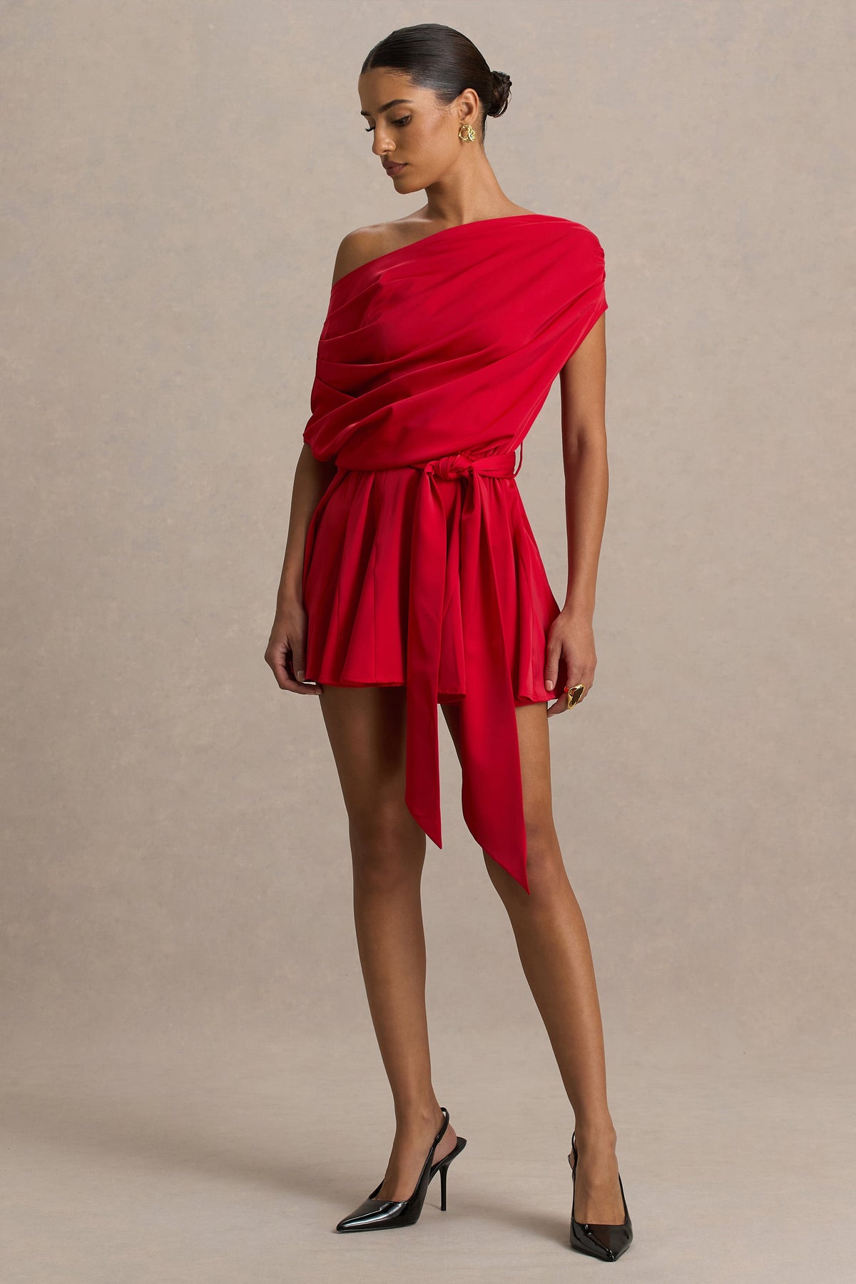 Clydie | Vestido corto con Escote asimétrico y drapeado en rojo