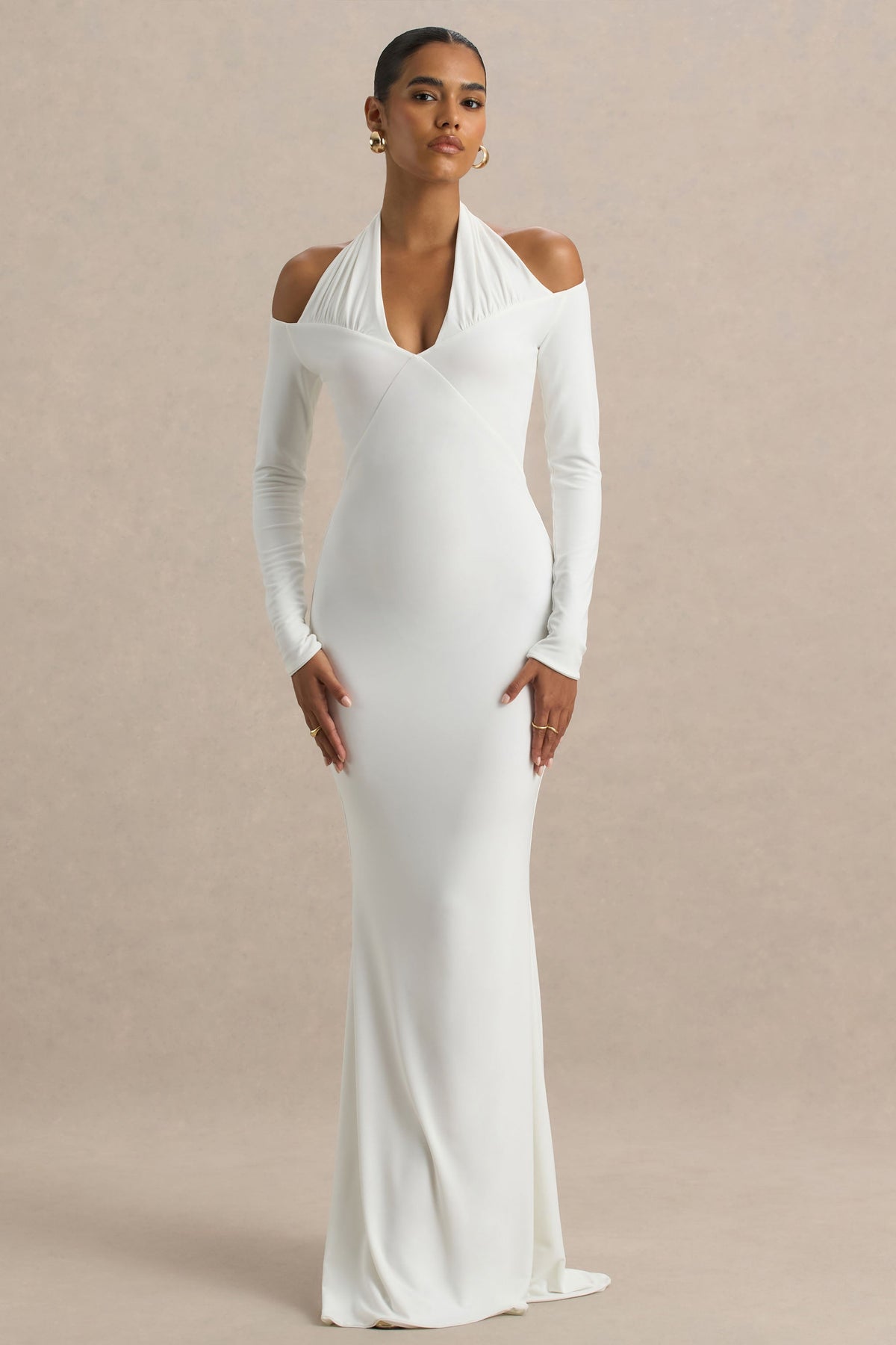 Living High | Vestido largo Blanco con Cuello Halter y Mangas Largas.