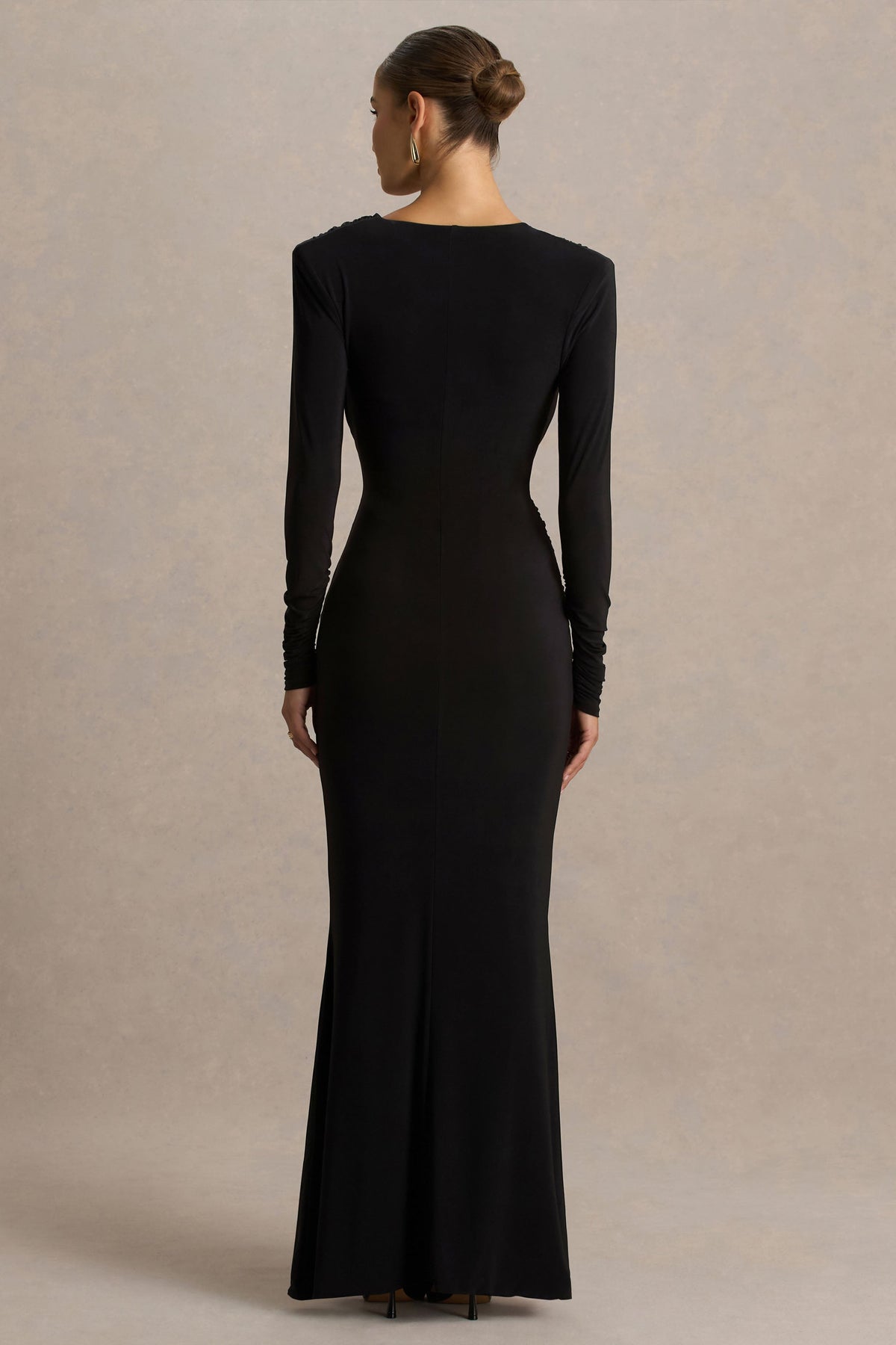 Daphira | Vestido Largo Negro con Escote En V Profundo Extremo