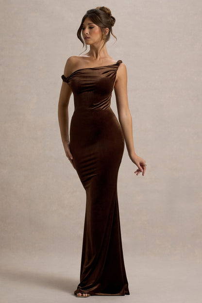 Neeka | Vestido largo Asimétrico de Terciopelo Marrón con Detalle Torcido